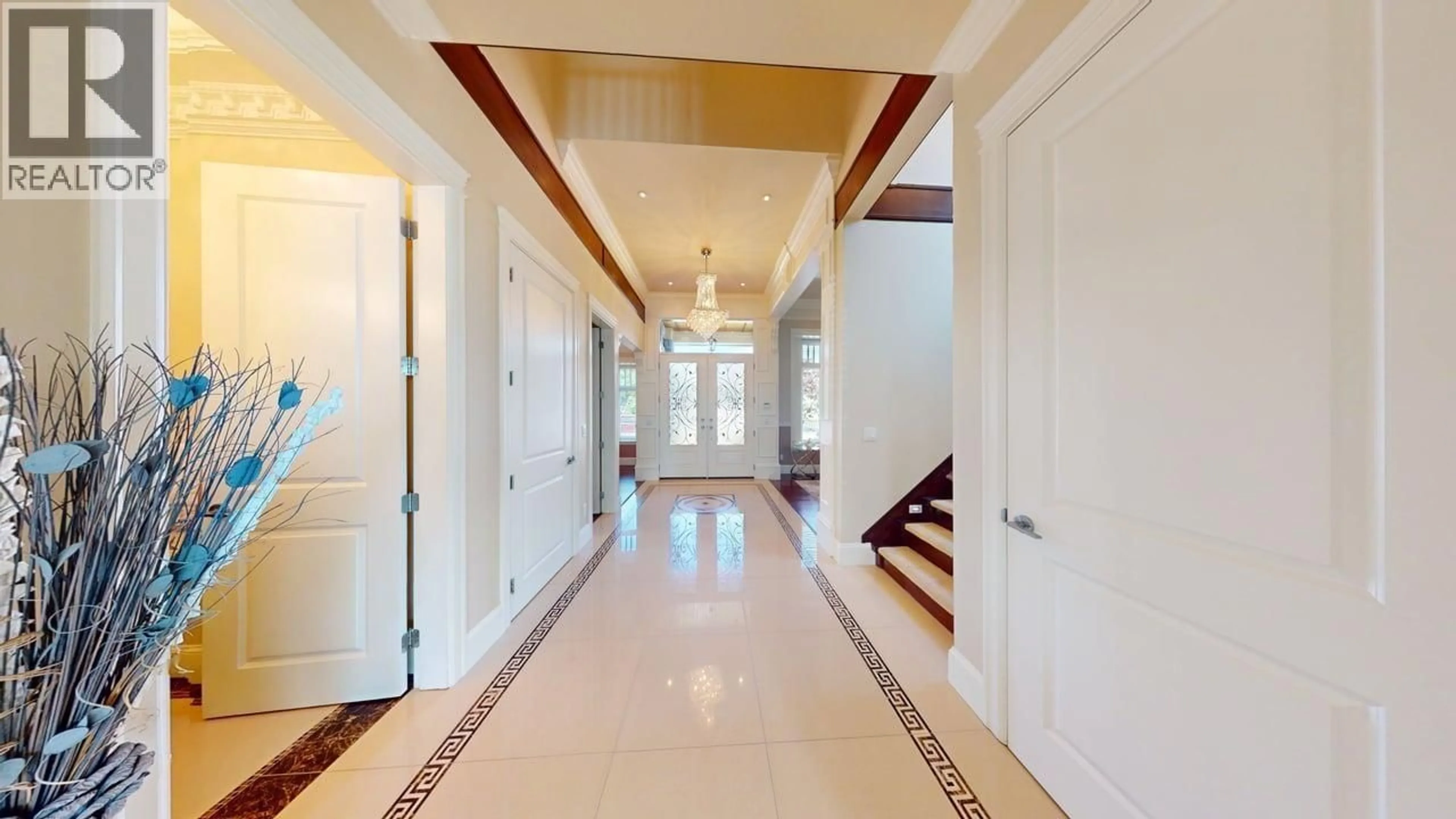 Indoor foyer for 1010 EDINBURGH STREET, New Westminster British Columbia V3M2V5