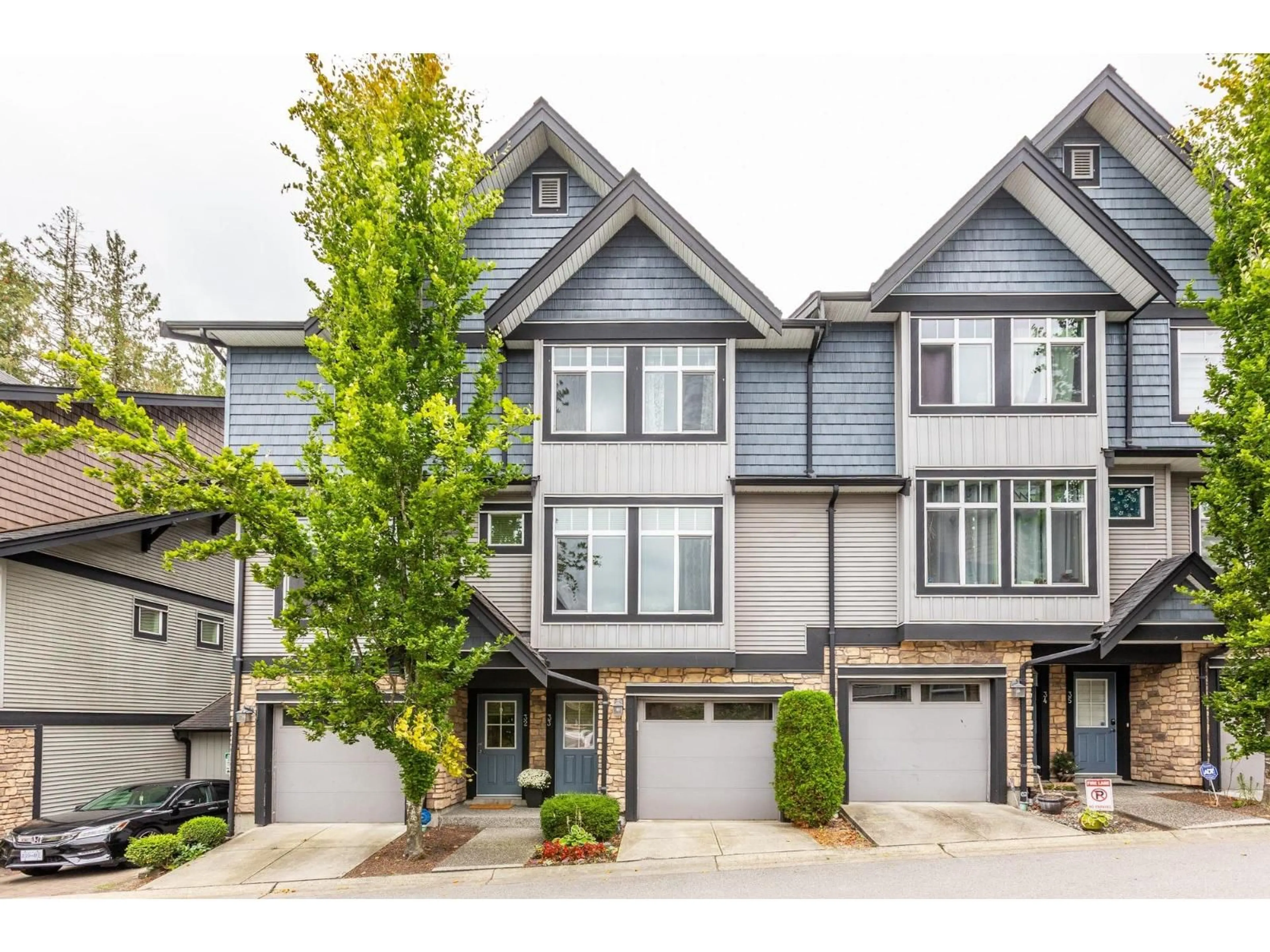 Home with vinyl exterior material, street for 33 - 6299 144 STREET, Surrey British Columbia V3X1A2
