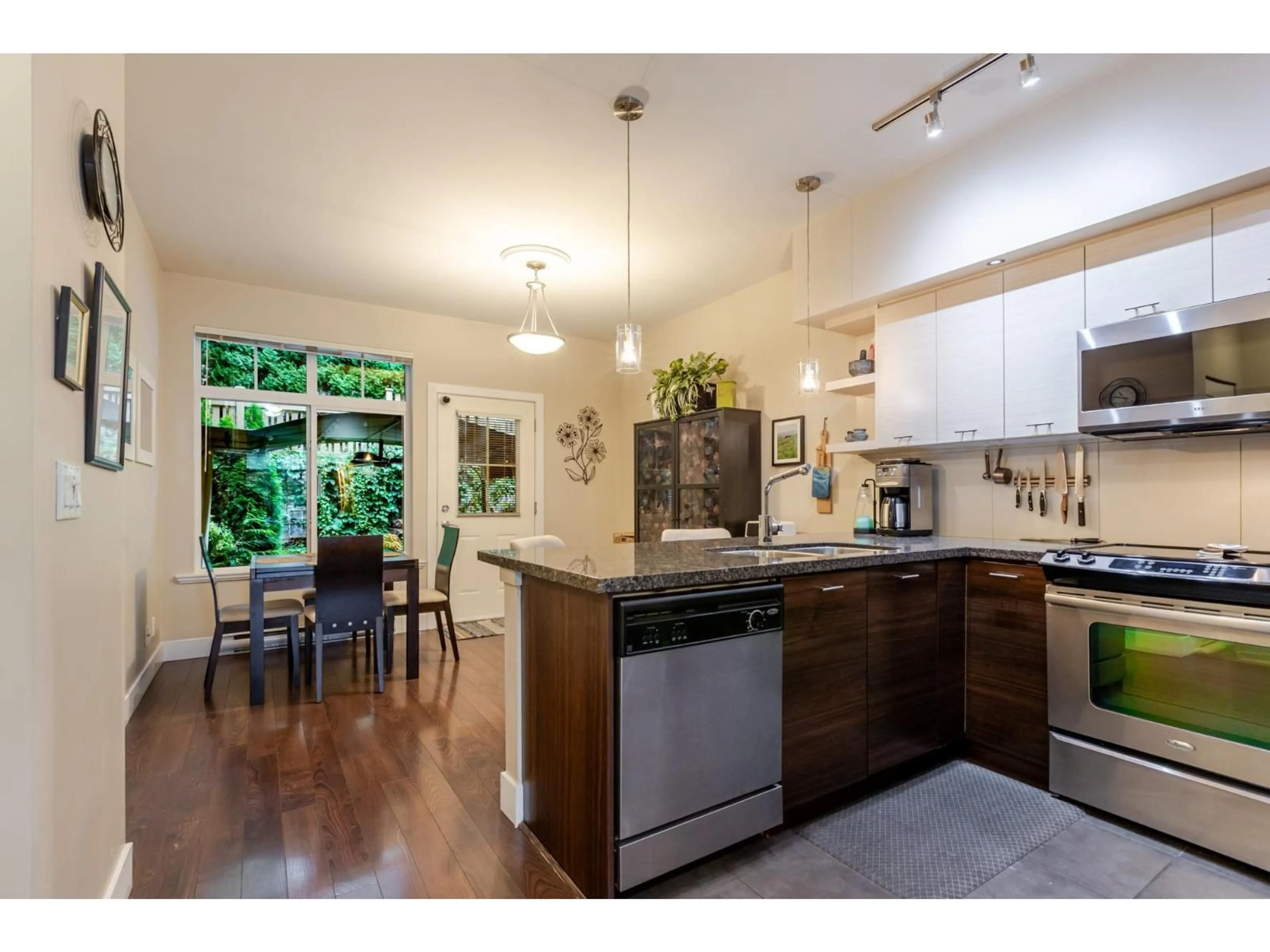 Open concept kitchen, unknown for 33 - 6299 144 STREET, Surrey British Columbia V3X1A2