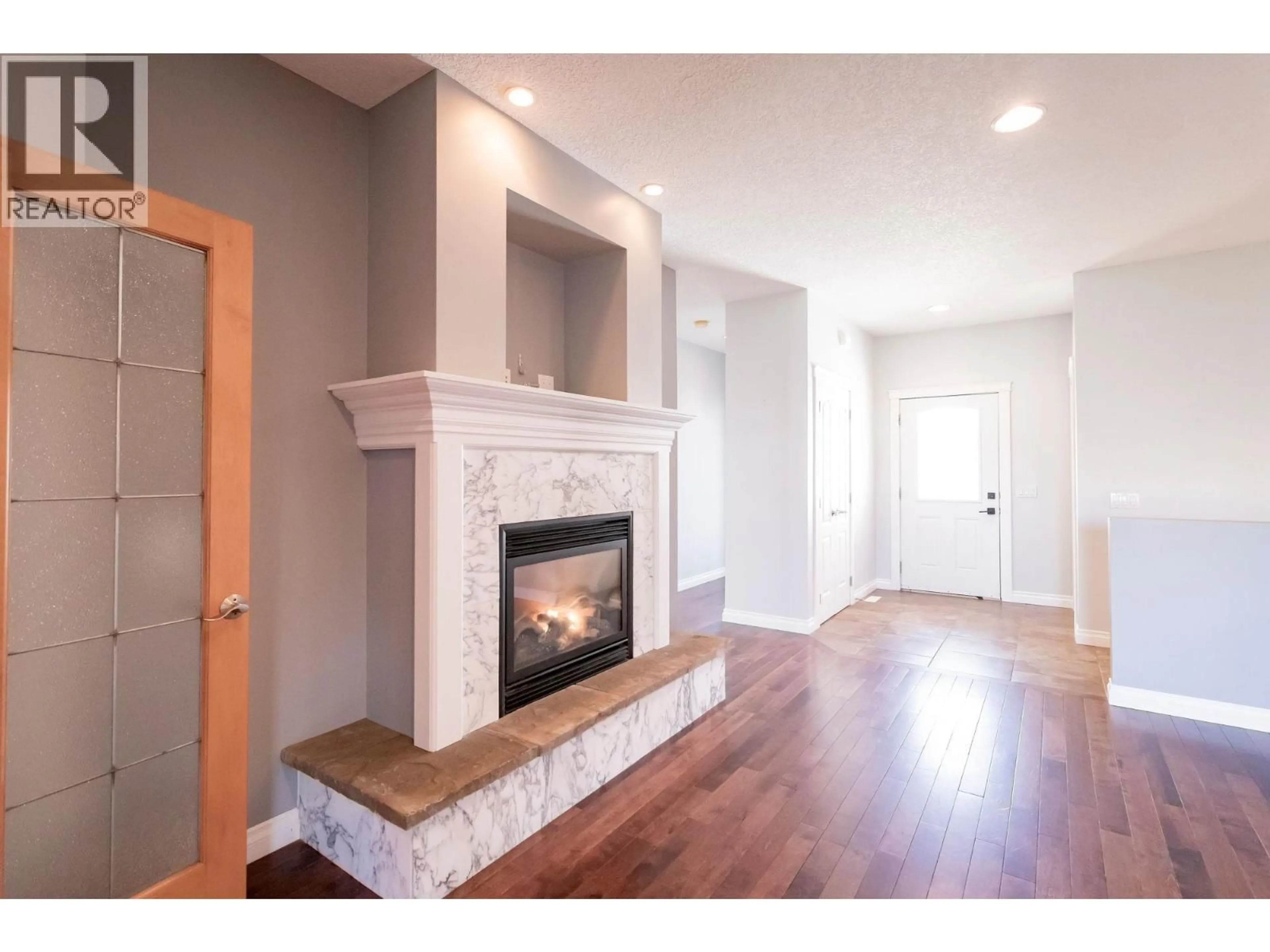 Indoor entryway for 11007 88A STREET, Fort St. John British Columbia V1J7G2