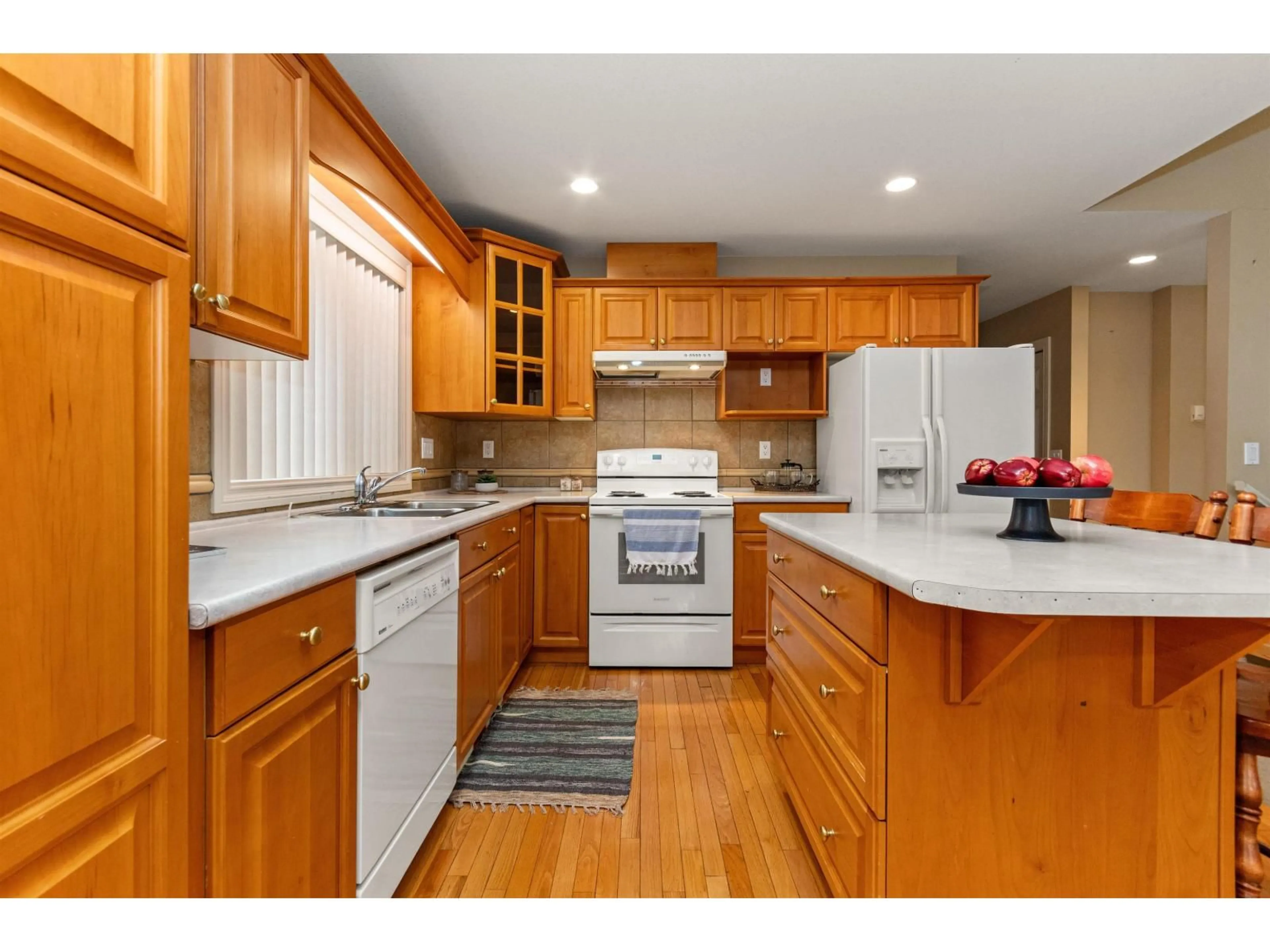 Standard kitchen, wood/laminate floor for 12 - 45819 STEVENSON ROAD, Chilliwack British Columbia V2R5T4