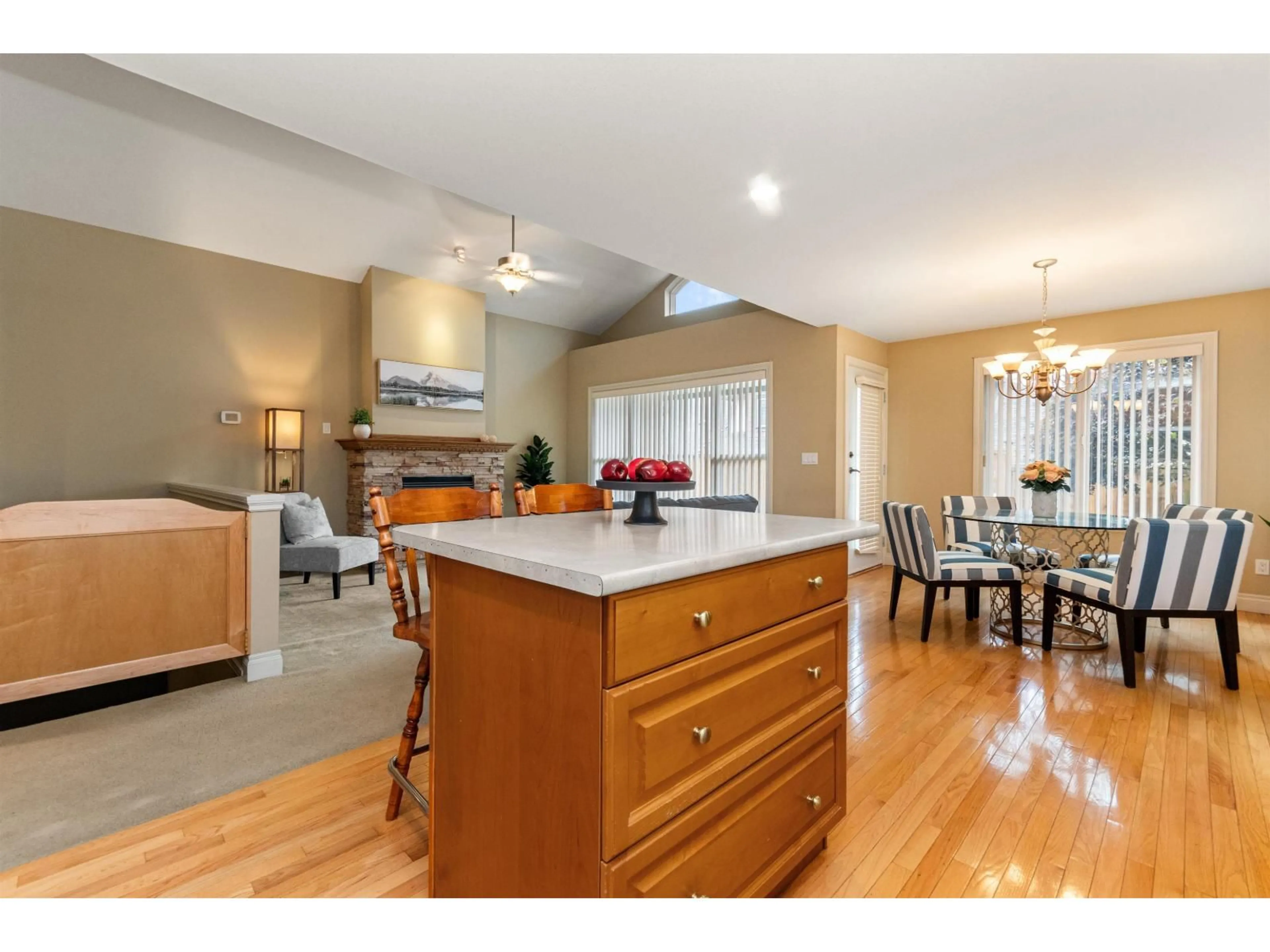 Open concept kitchen, unknown for 12 - 45819 STEVENSON ROAD, Chilliwack British Columbia V2R5T4