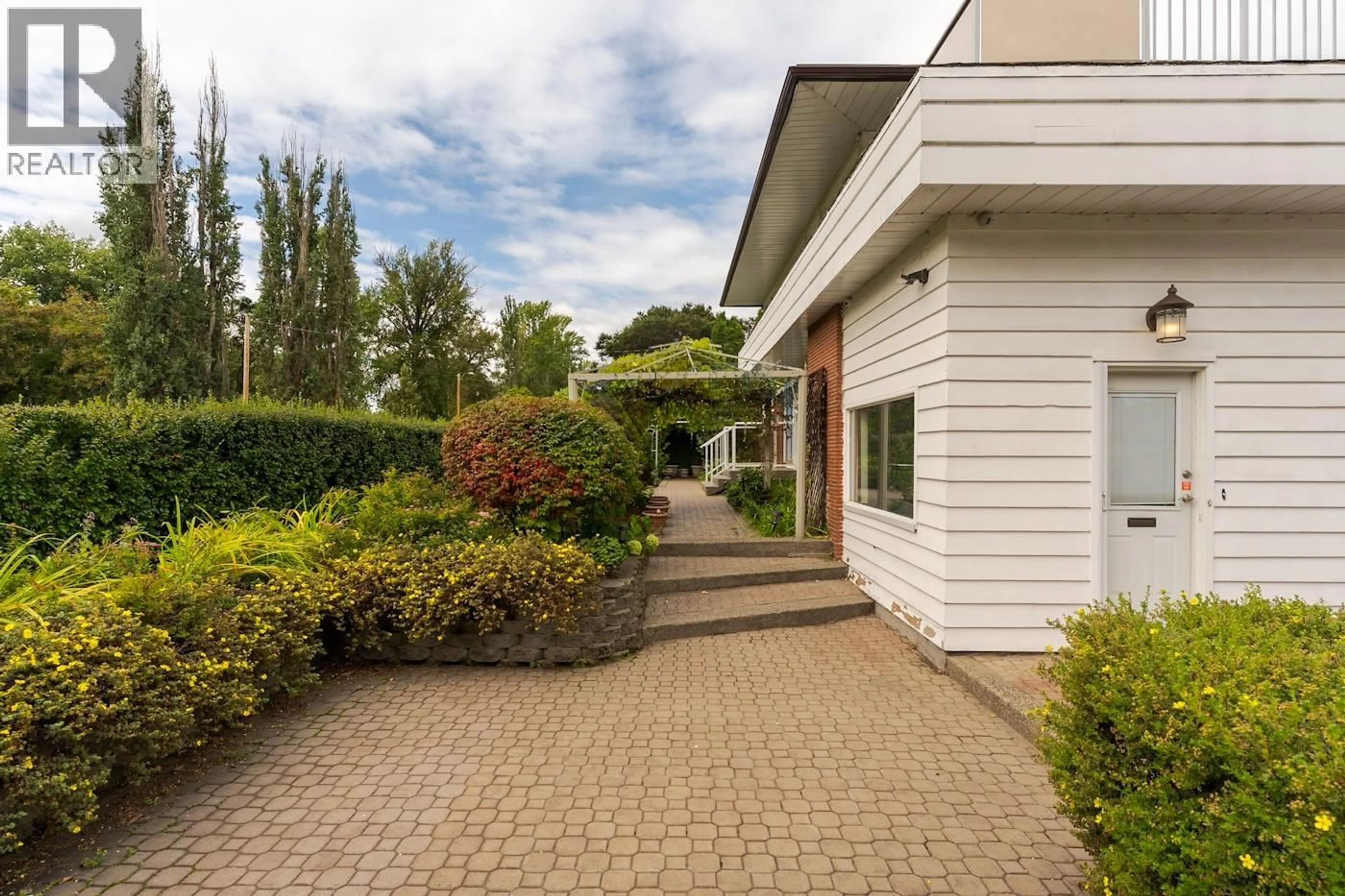 Unknown for 1689 BIRCH STREET, Prince George British Columbia V2L1B3