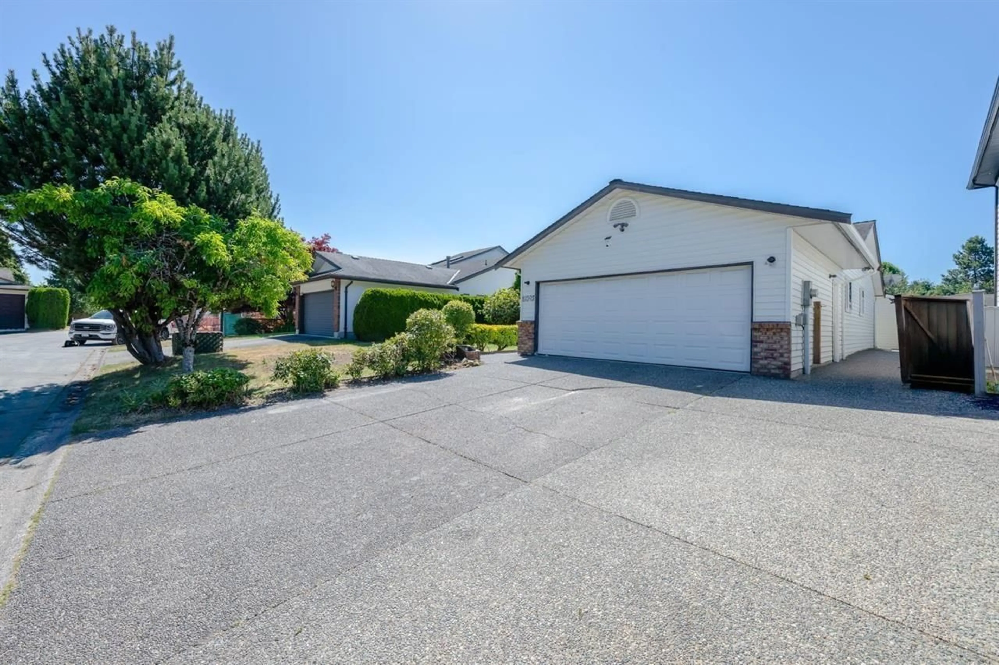 A pic from outside/outdoor area/front of a property/back of a property/a pic from drone, street for 15092 19A AVENUE, Surrey British Columbia V4A7G8