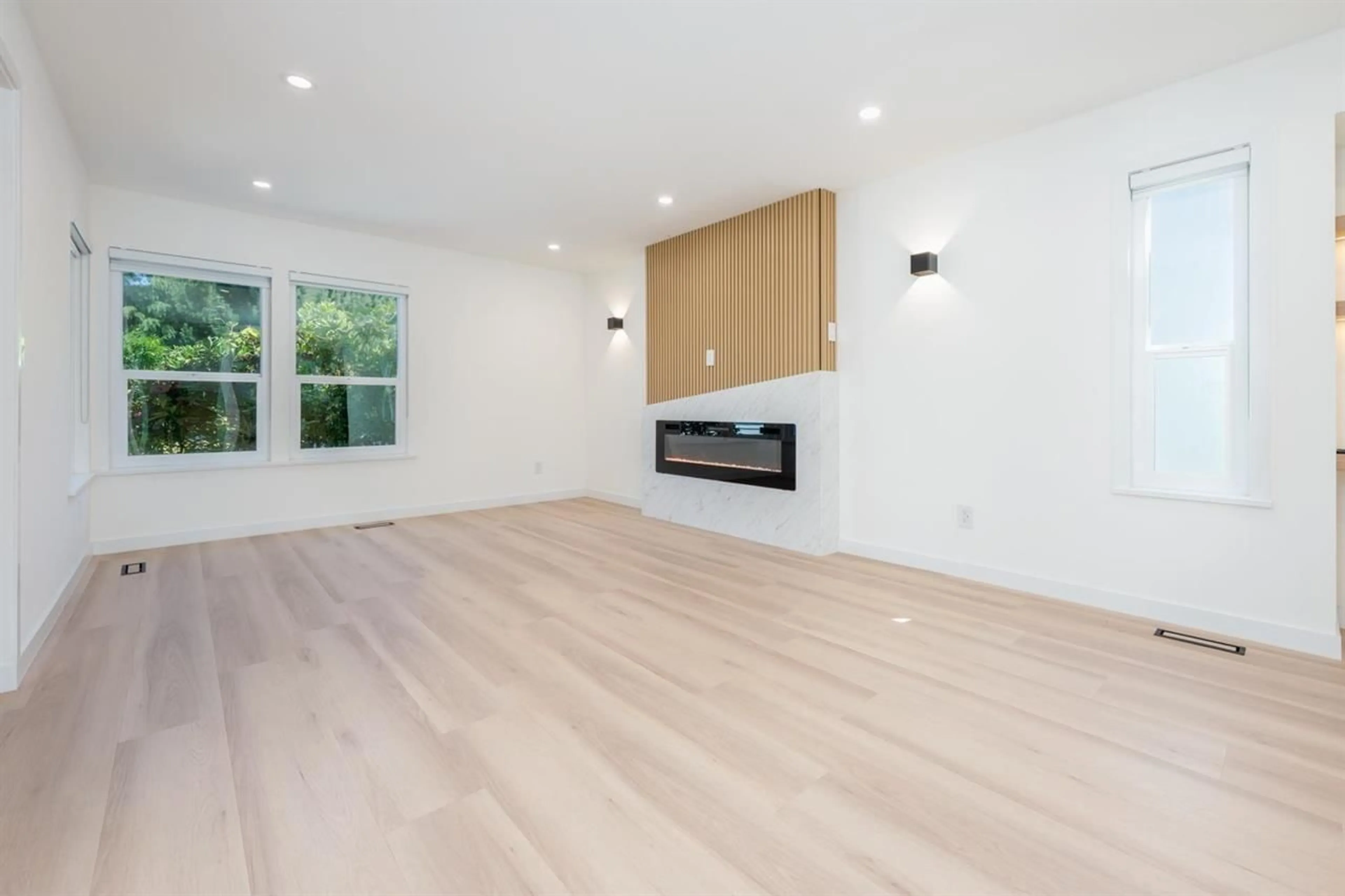 A pic of a room for 15092 19A AVENUE, Surrey British Columbia V4A7G8