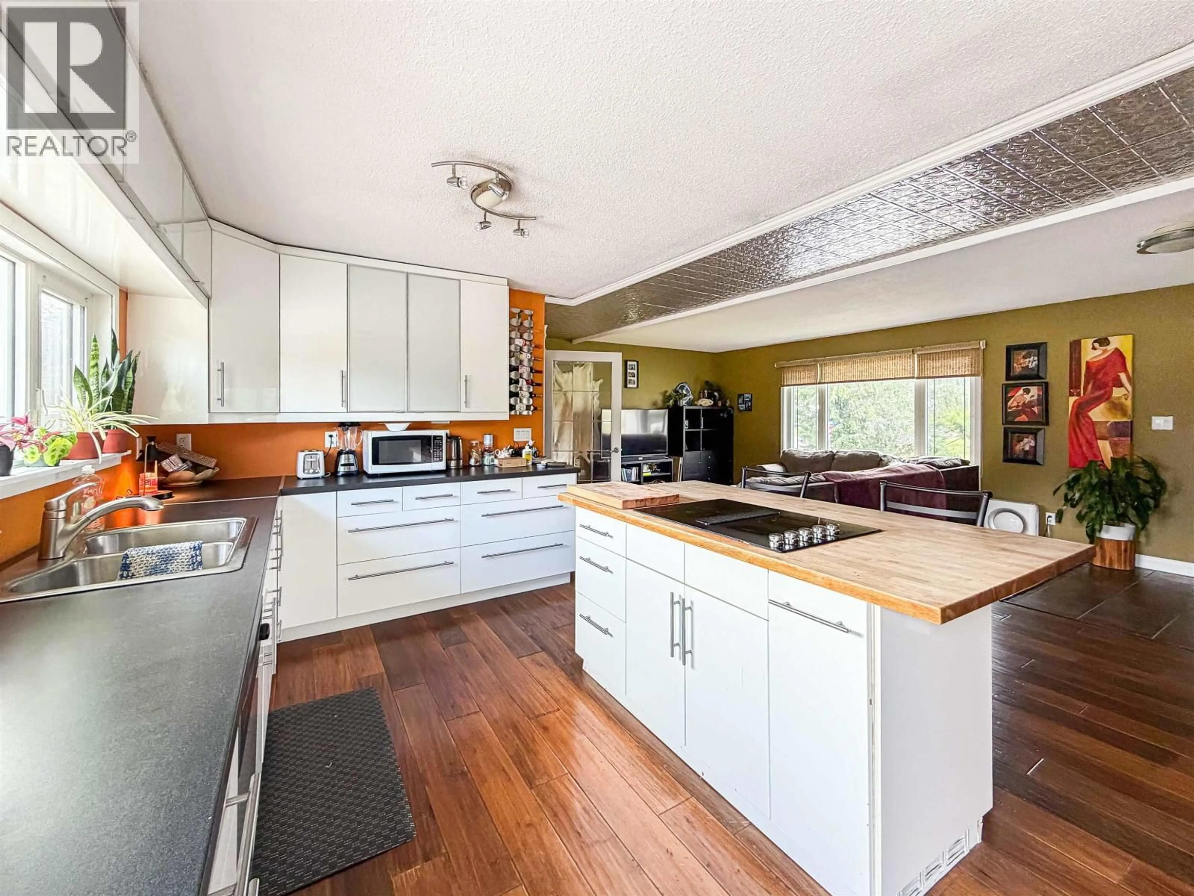 Contemporary kitchen, wood/laminate floor for 56 DAVY CRESCENT, Kitimat British Columbia V8C1C5