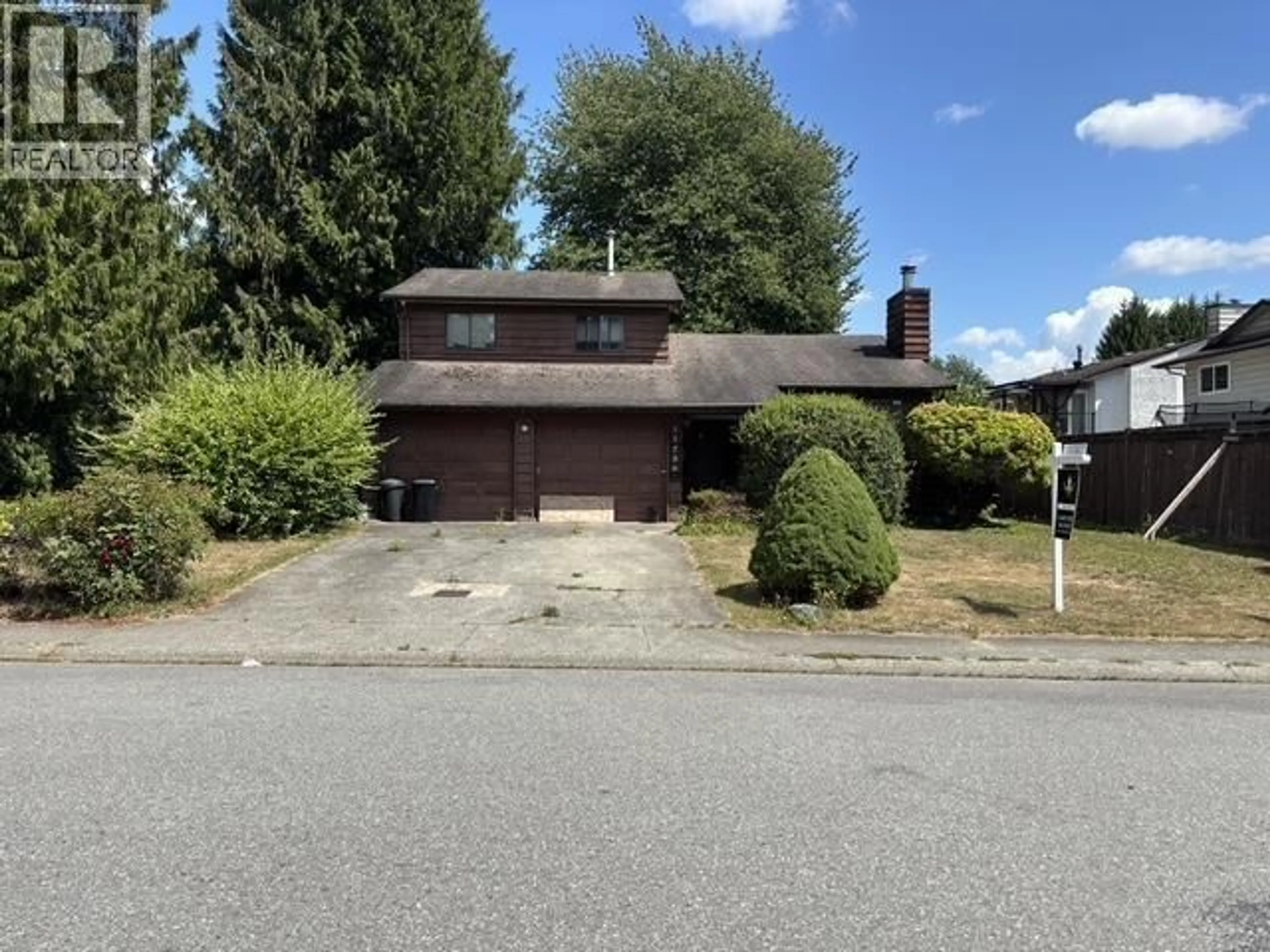 A pic from outside/outdoor area/front of a property/back of a property/a pic from drone, street for 11786 212 STREET, Maple Ridge British Columbia V2X8P9