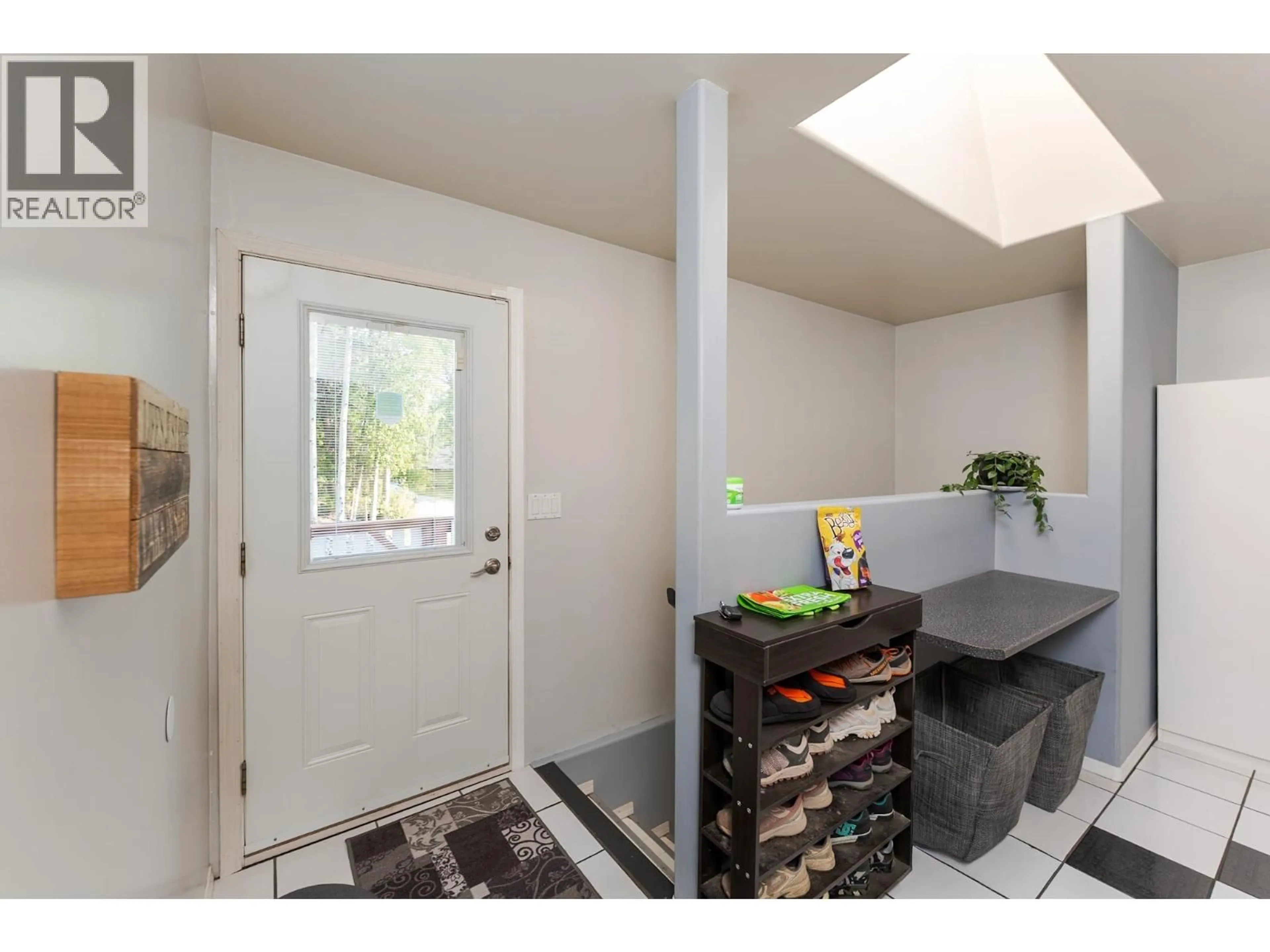 Indoor entryway for 475 VALHALLA ROAD, Prince George British Columbia V2N6W3