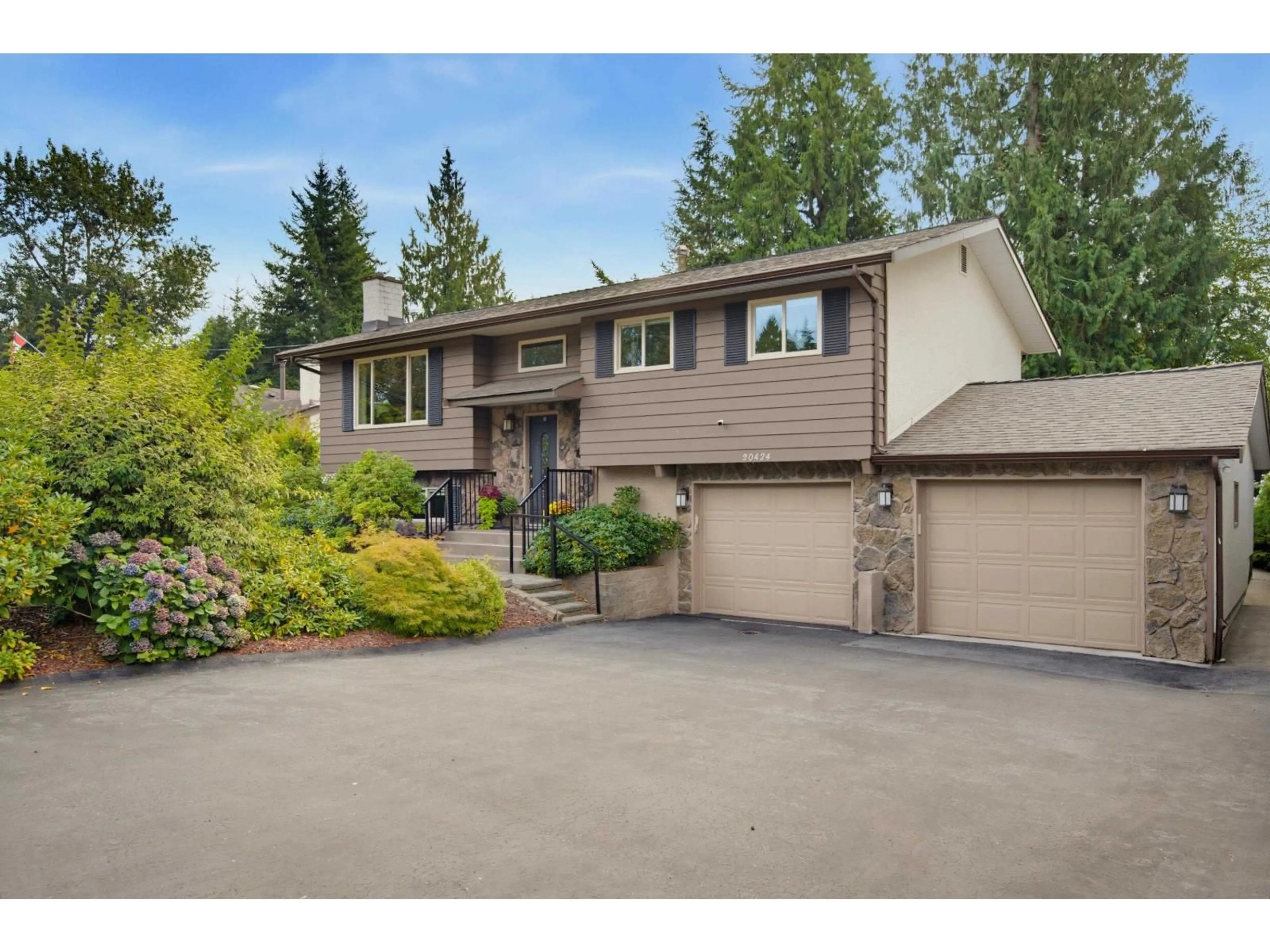 Home with vinyl exterior material, street for 20424 43A AVENUE, Langley British Columbia V3A3C8