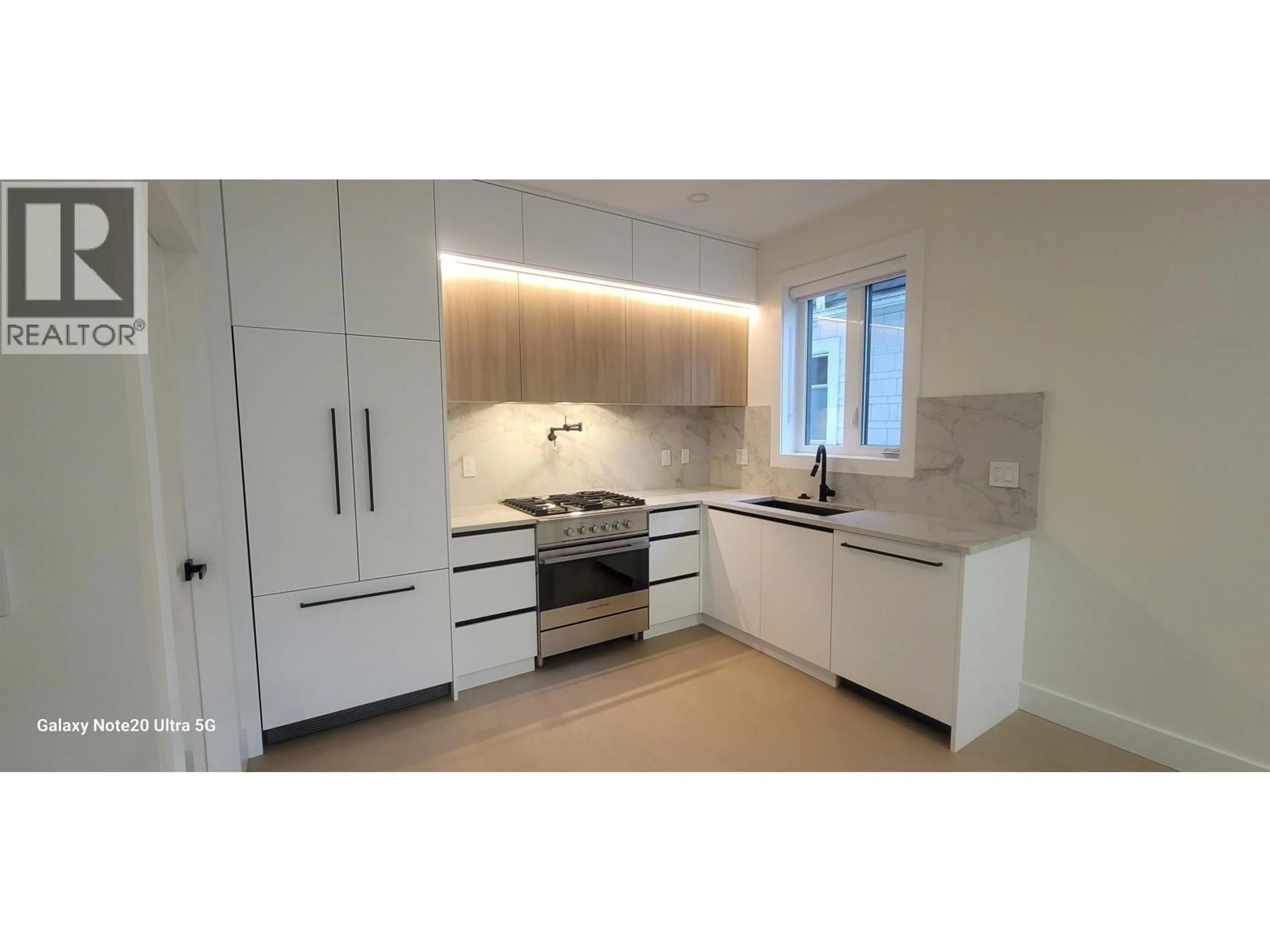 Unknown for 2 - 2741 GRANT STREET, Vancouver British Columbia V5K3H1