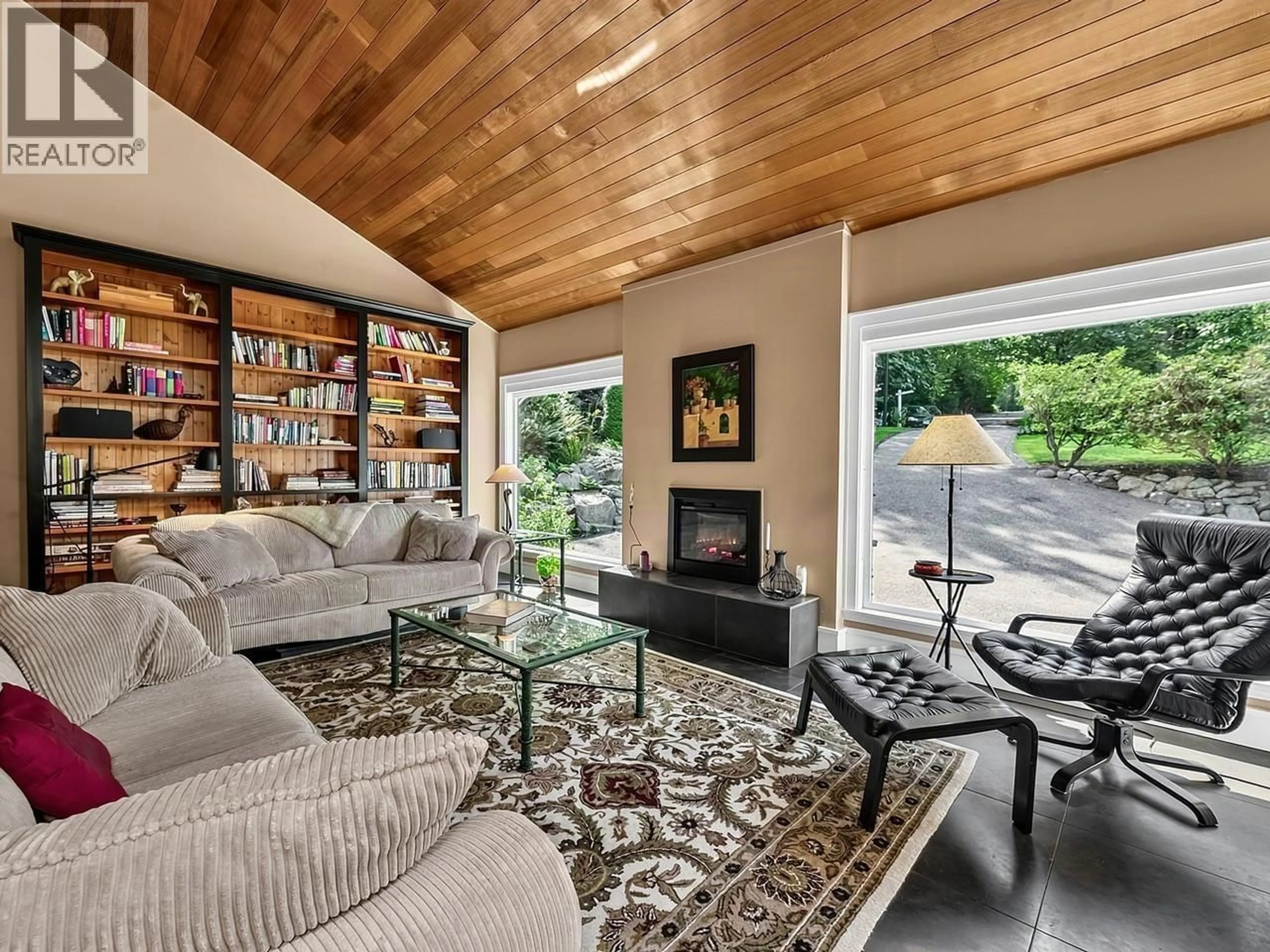 Living room with furniture, unknown for 8568 BEDORA PLACE, West Vancouver British Columbia V7W2W4