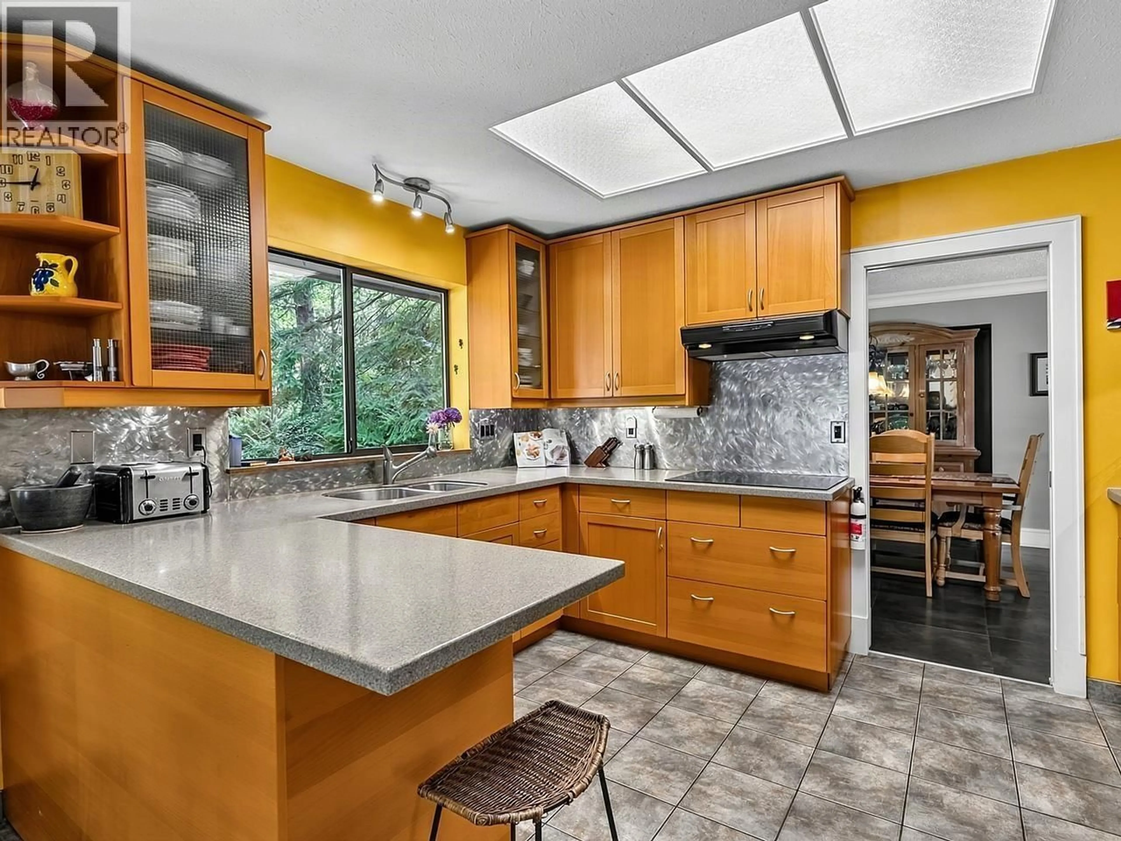 Open concept kitchen, ceramic/tile floor for 8568 BEDORA PLACE, West Vancouver British Columbia V7W2W4