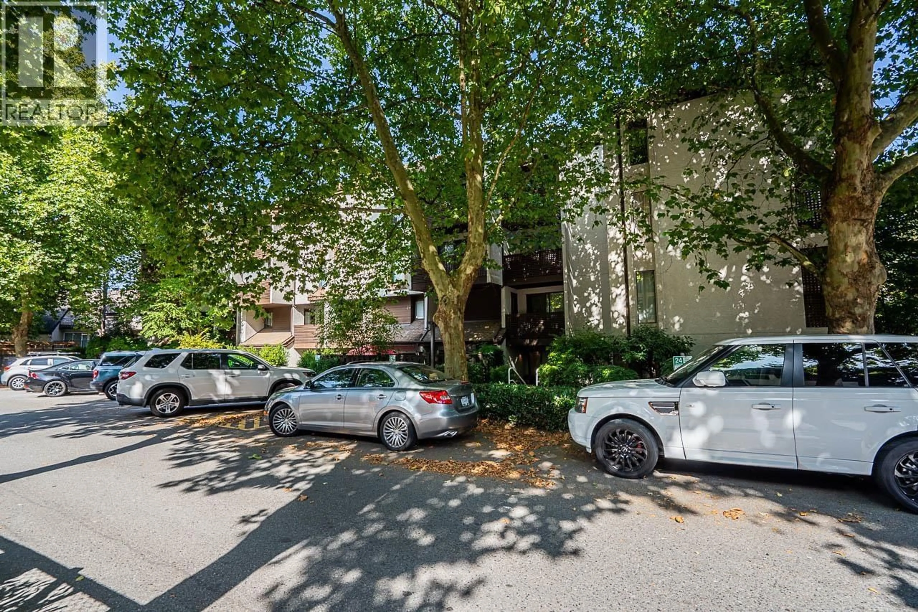 A pic from outside/outdoor area/front of a property/back of a property/a pic from drone, street for 410 - 385 GINGER DRIVE, New Westminster British Columbia V3L5L6