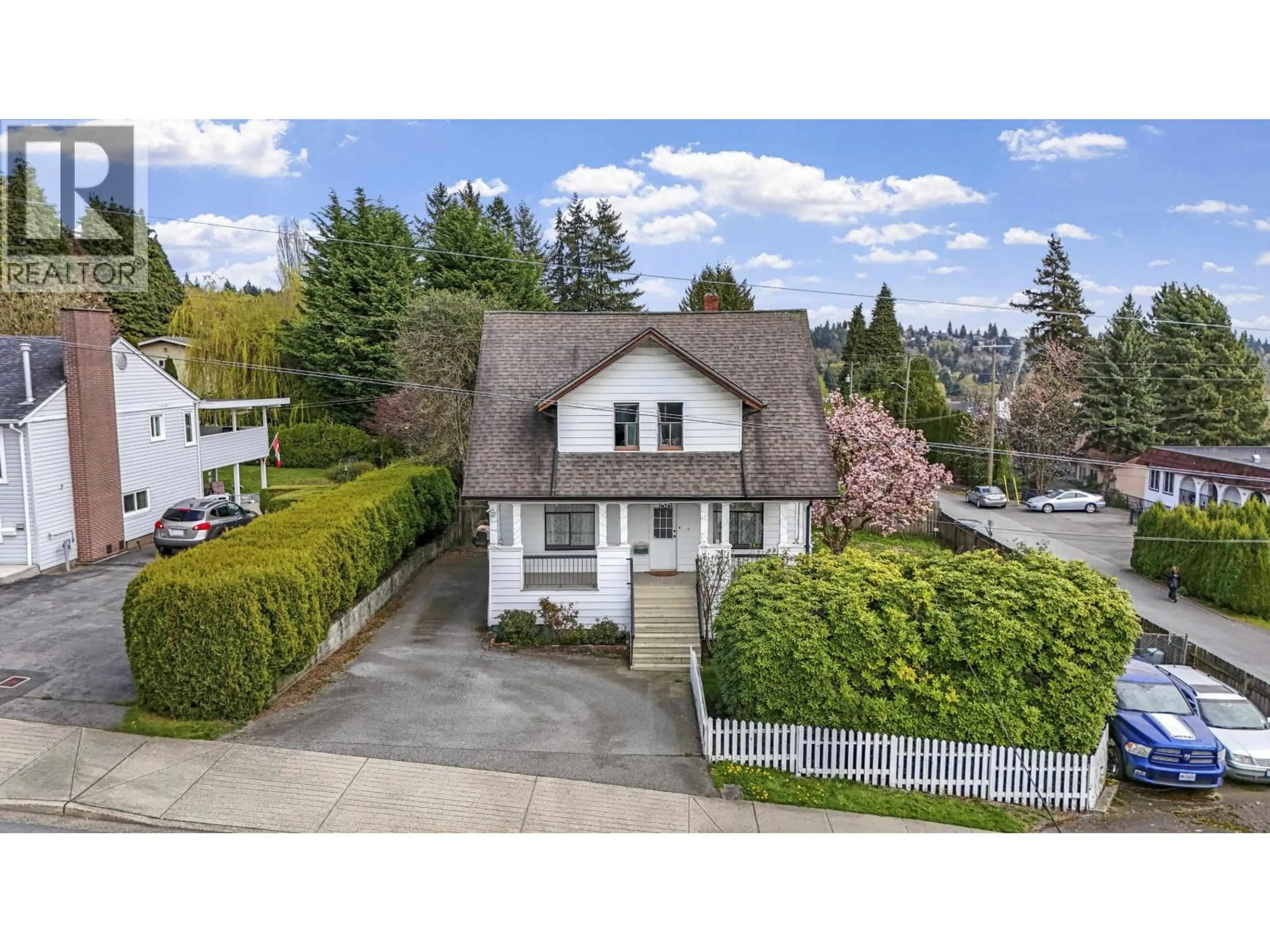 A pic from outside/outdoor area/front of a property/back of a property/a pic from drone, street for 319 MARMONT STREET, Coquitlam British Columbia V3K4R4
