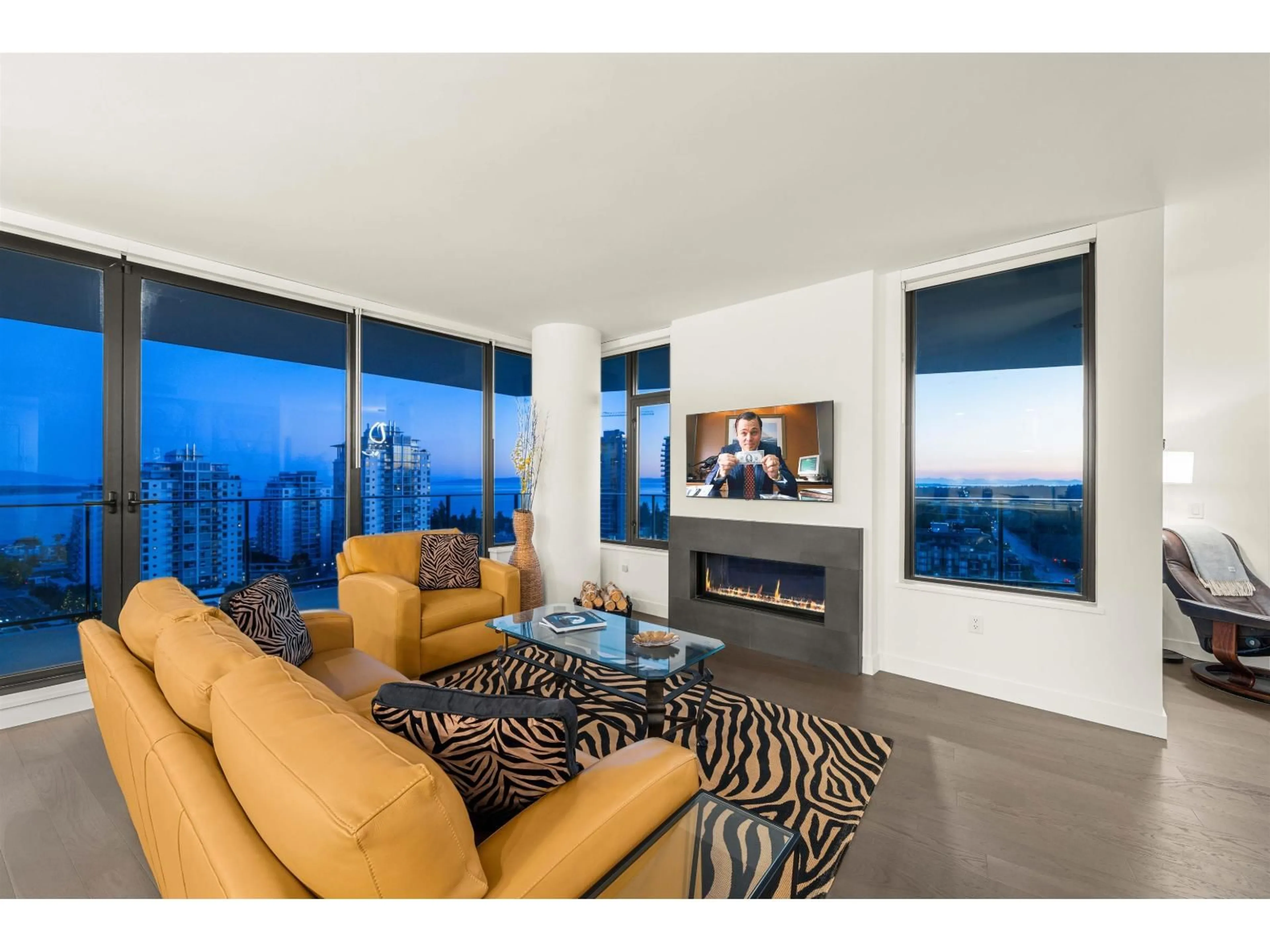 Living room with furniture, unknown for 1605 - 1588 JOHNSTON ROAD, White Rock British Columbia V4B0C5