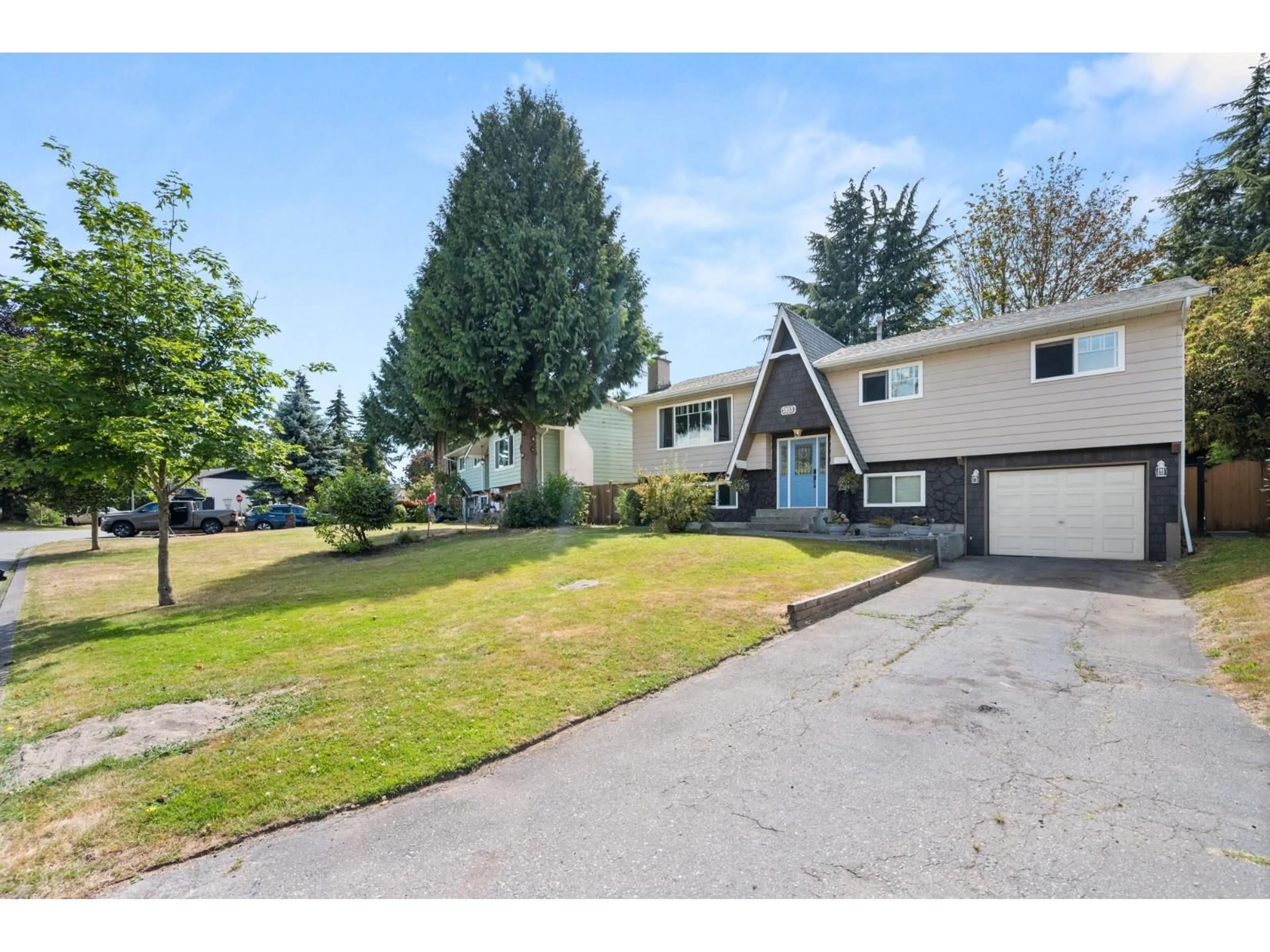 A pic from outside/outdoor area/front of a property/back of a property/a pic from drone, street for 5933 ANGUS PLACE, Surrey British Columbia V3S4W8