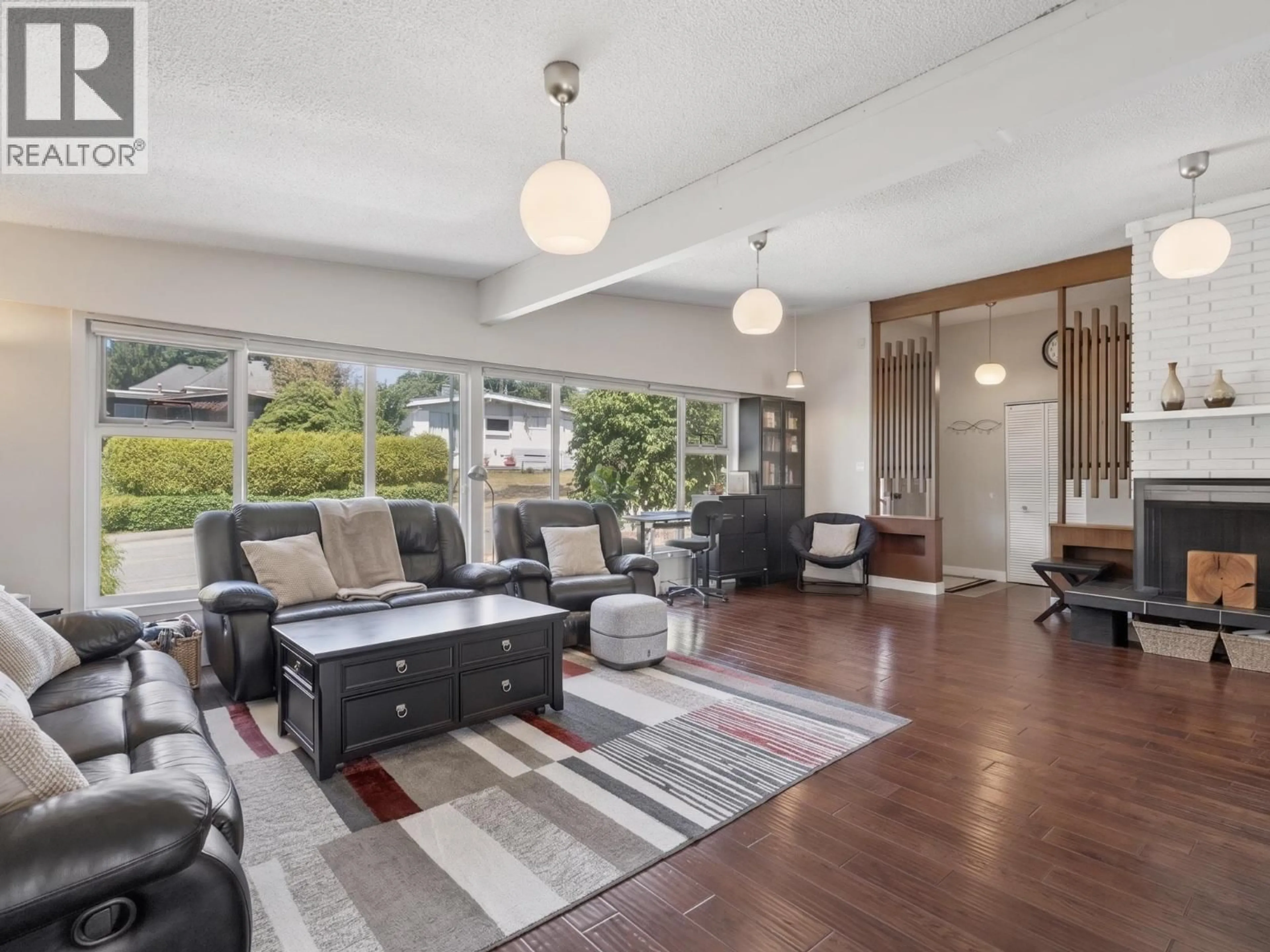 Living room with furniture, unknown for 87 MUNDY STREET, Coquitlam British Columbia V3K5L5
