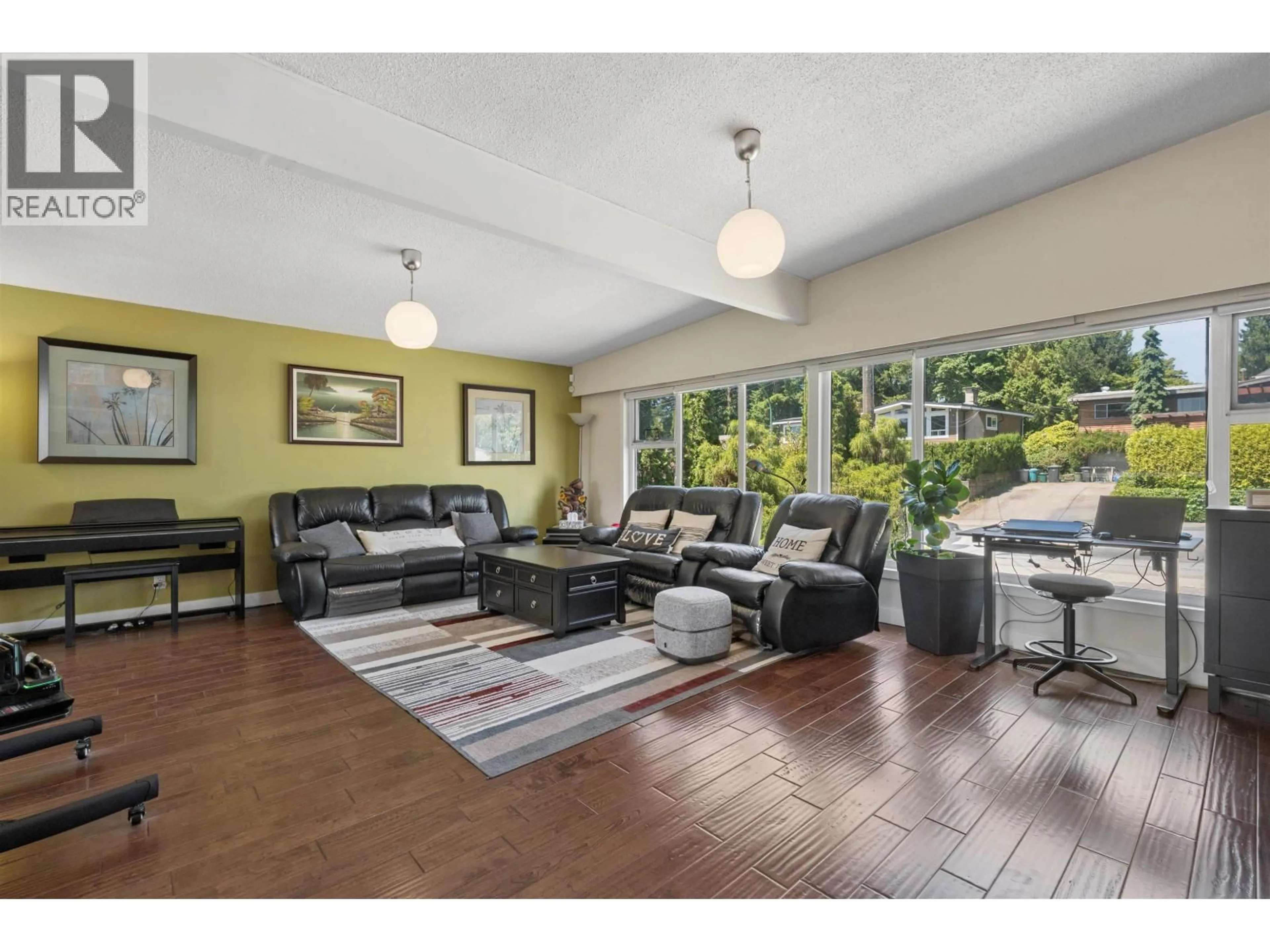 Living room with furniture, unknown for 87 MUNDY STREET, Coquitlam British Columbia V3K5L5