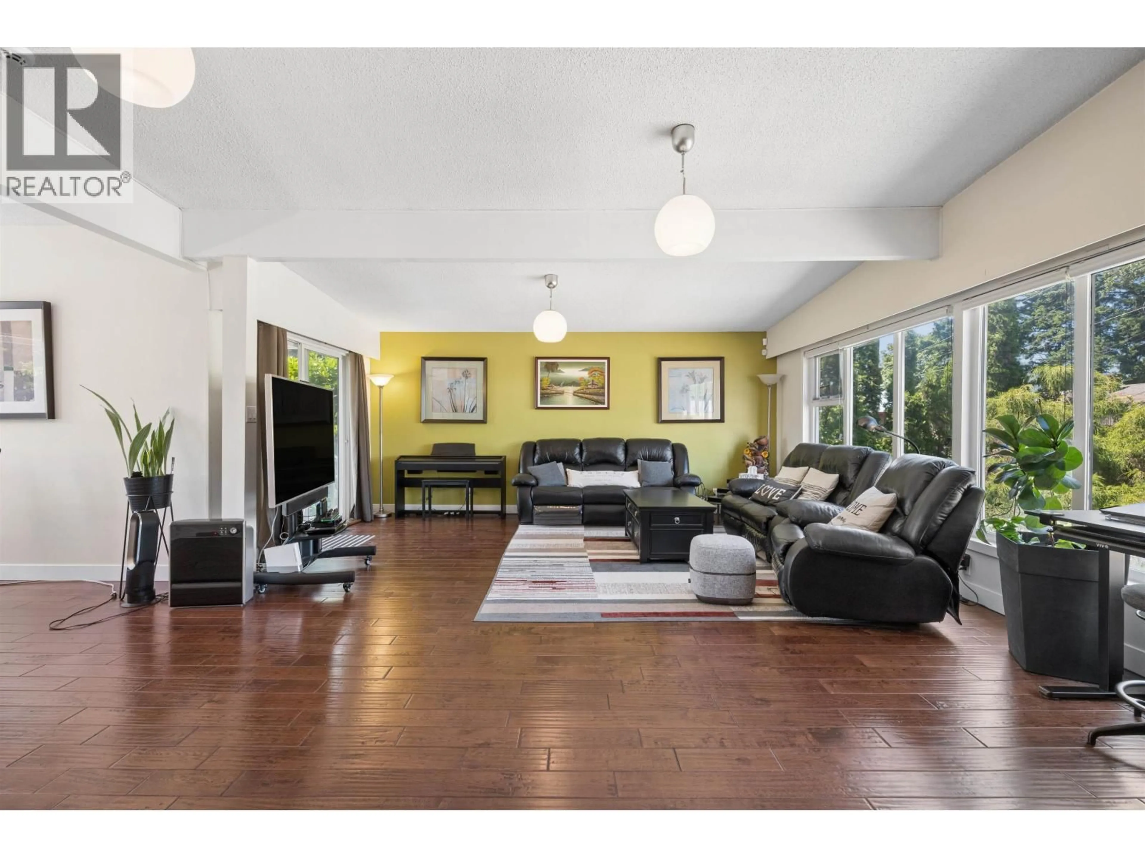 Living room with furniture, unknown for 87 MUNDY STREET, Coquitlam British Columbia V3K5L5