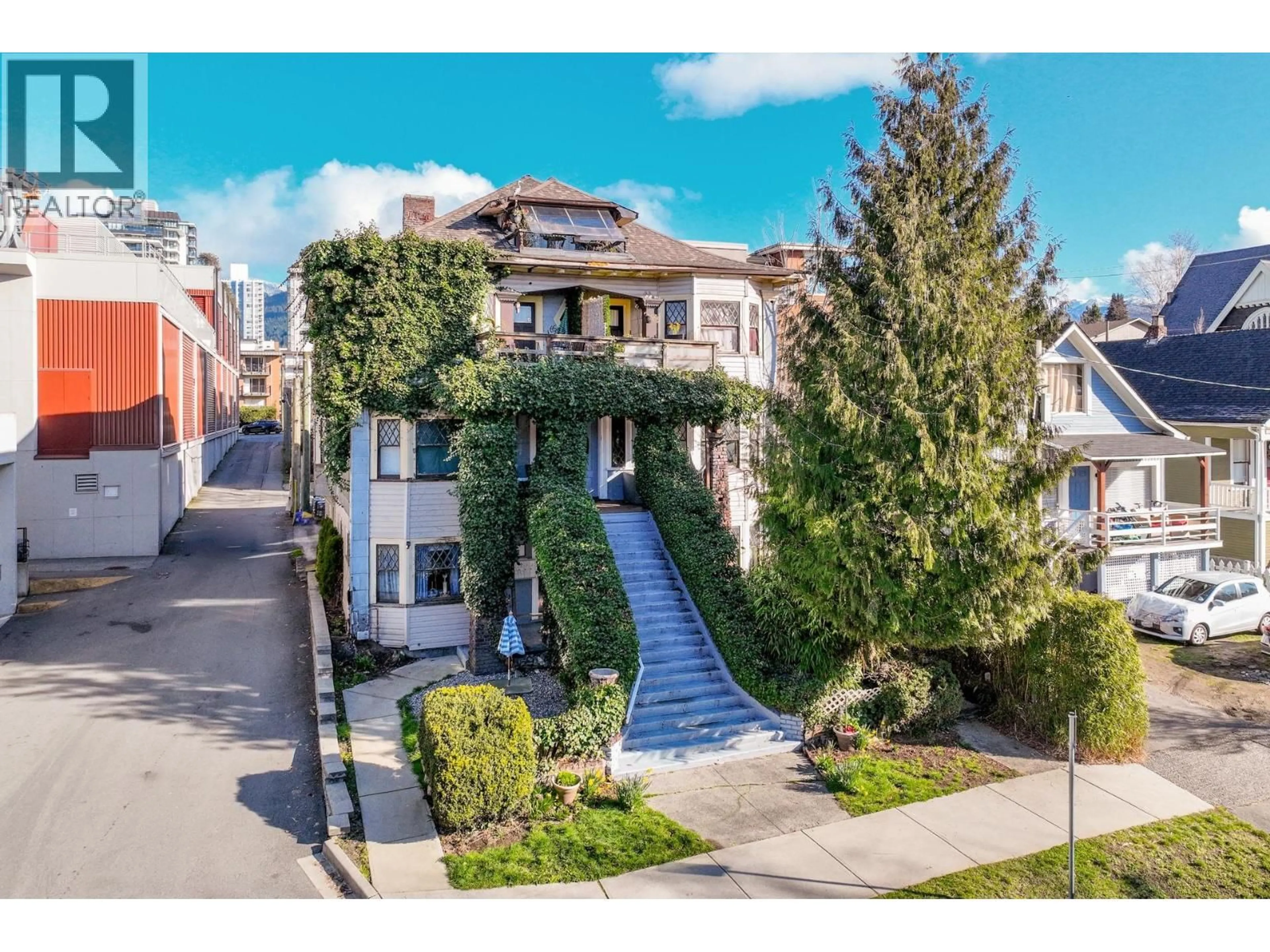 A pic from outside/outdoor area/front of a property/back of a property/a pic from drone, street for 160 10TH STREET, North Vancouver British Columbia V7L2C8