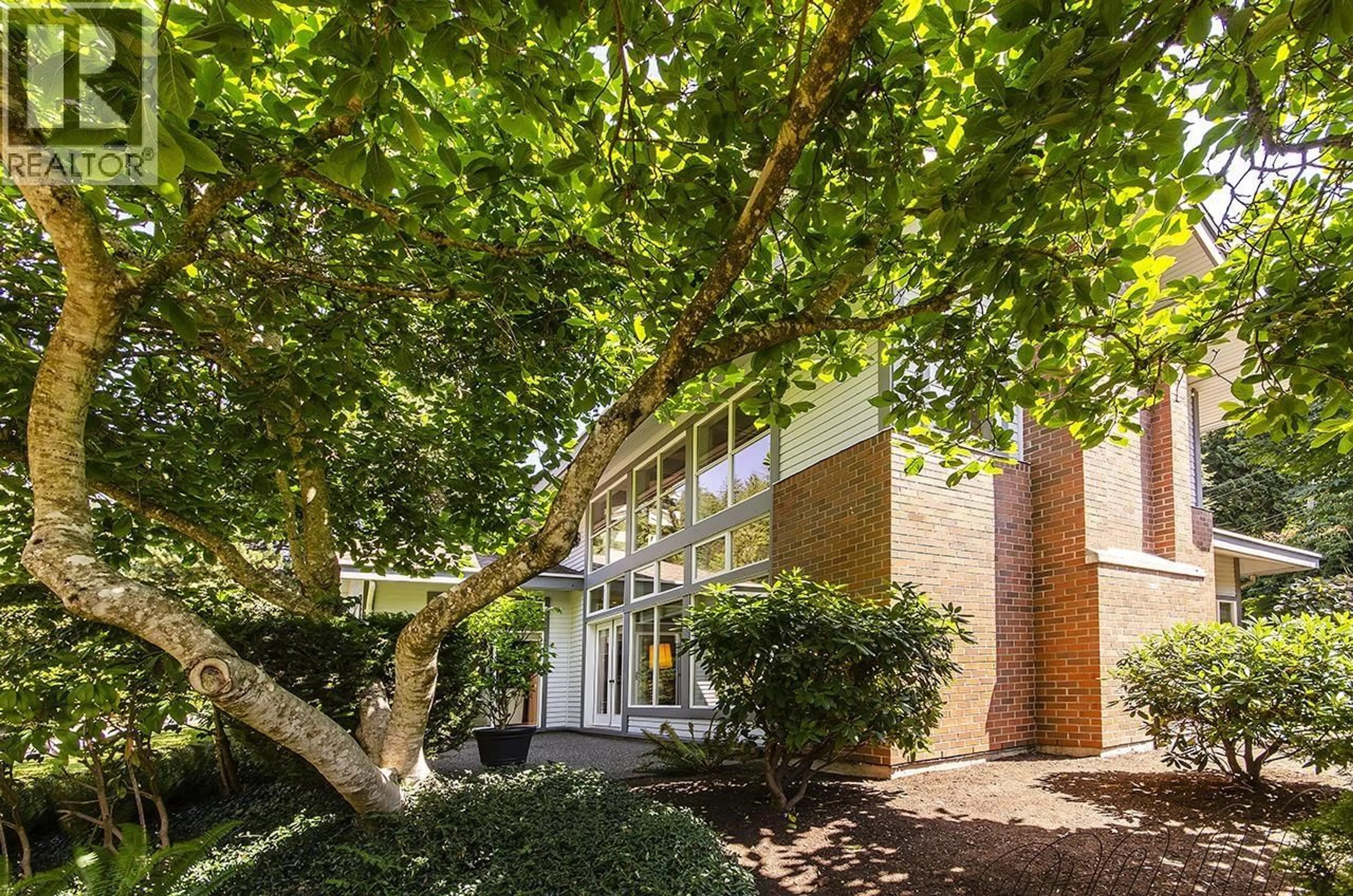 Indoor foyer for 6980 ODLUM COURT, West Vancouver British Columbia V7W3B6