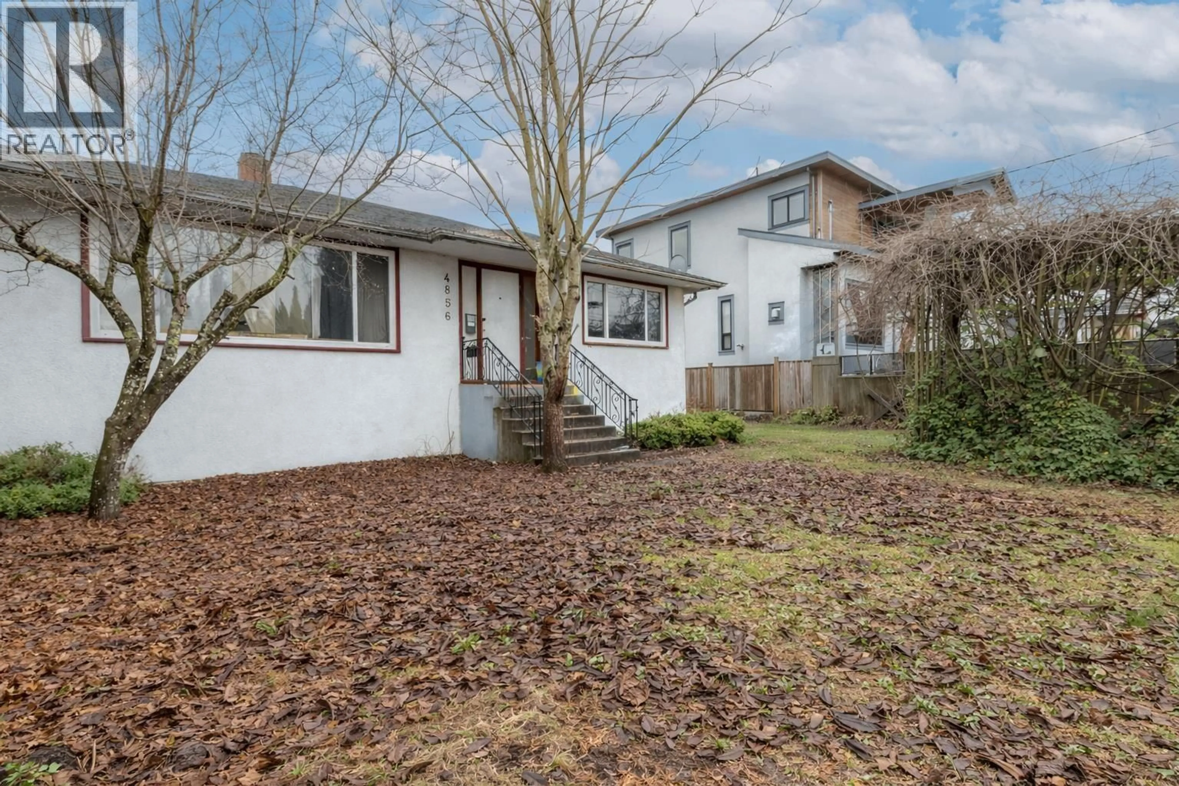 A pic from outside/outdoor area/front of a property/back of a property/a pic from drone, street for 4856 SMITH AVENUE, Burnaby British Columbia V5G2W4