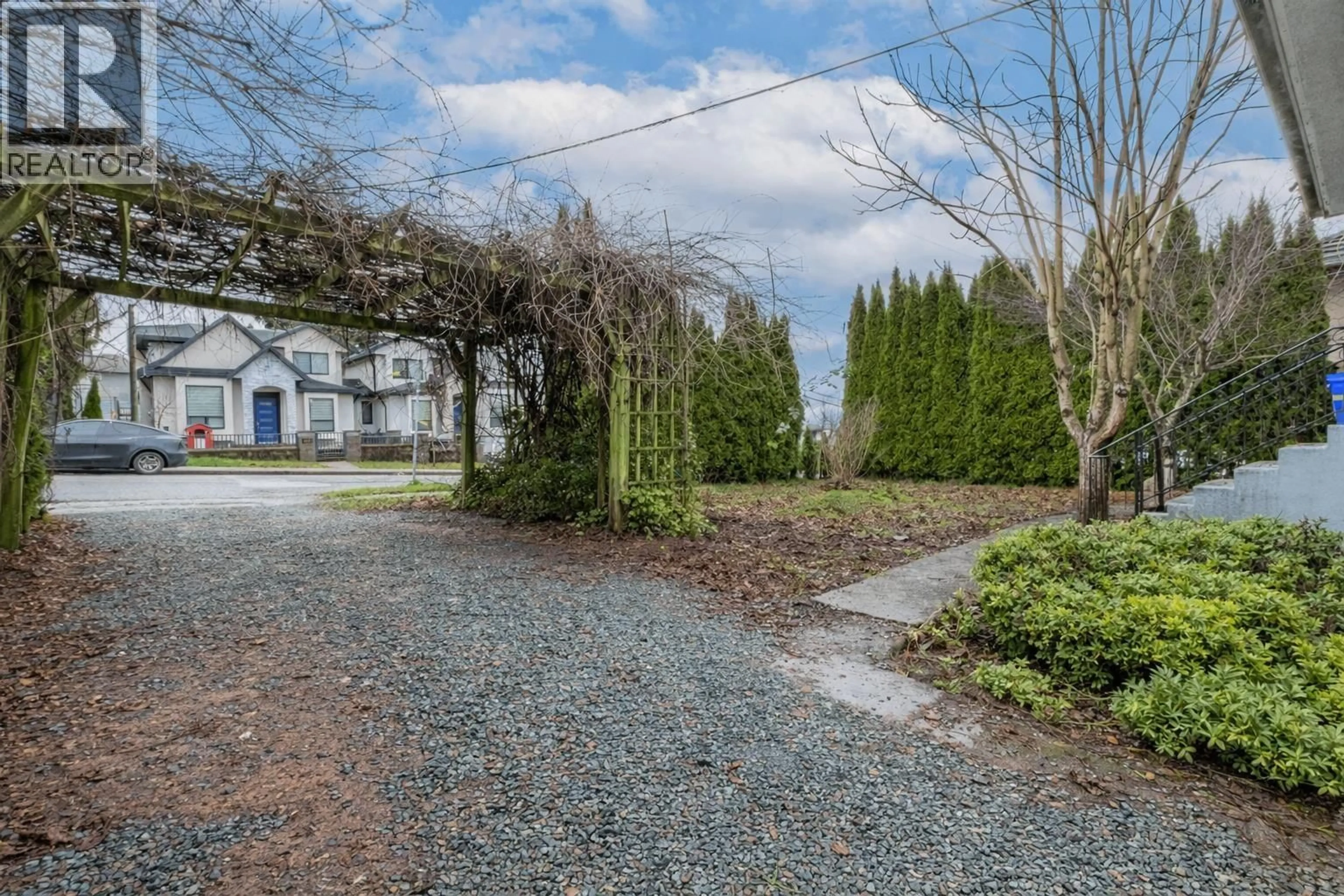 A pic from outside/outdoor area/front of a property/back of a property/a pic from drone, street for 4856 SMITH AVENUE, Burnaby British Columbia V5G2W4