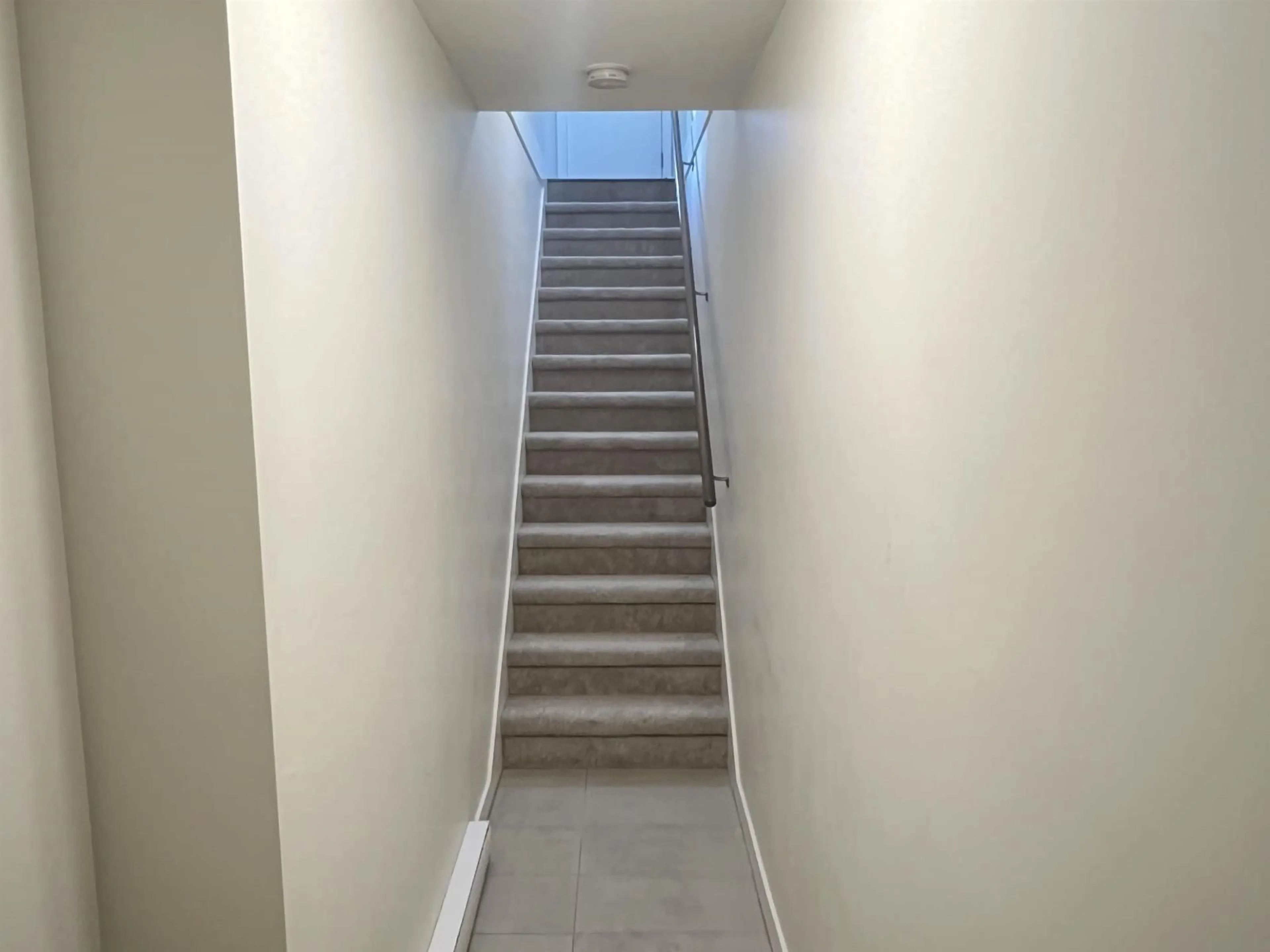 Stairs for 28 - 32633 SIMON AVENUE, Abbotsford British Columbia V2T0G9