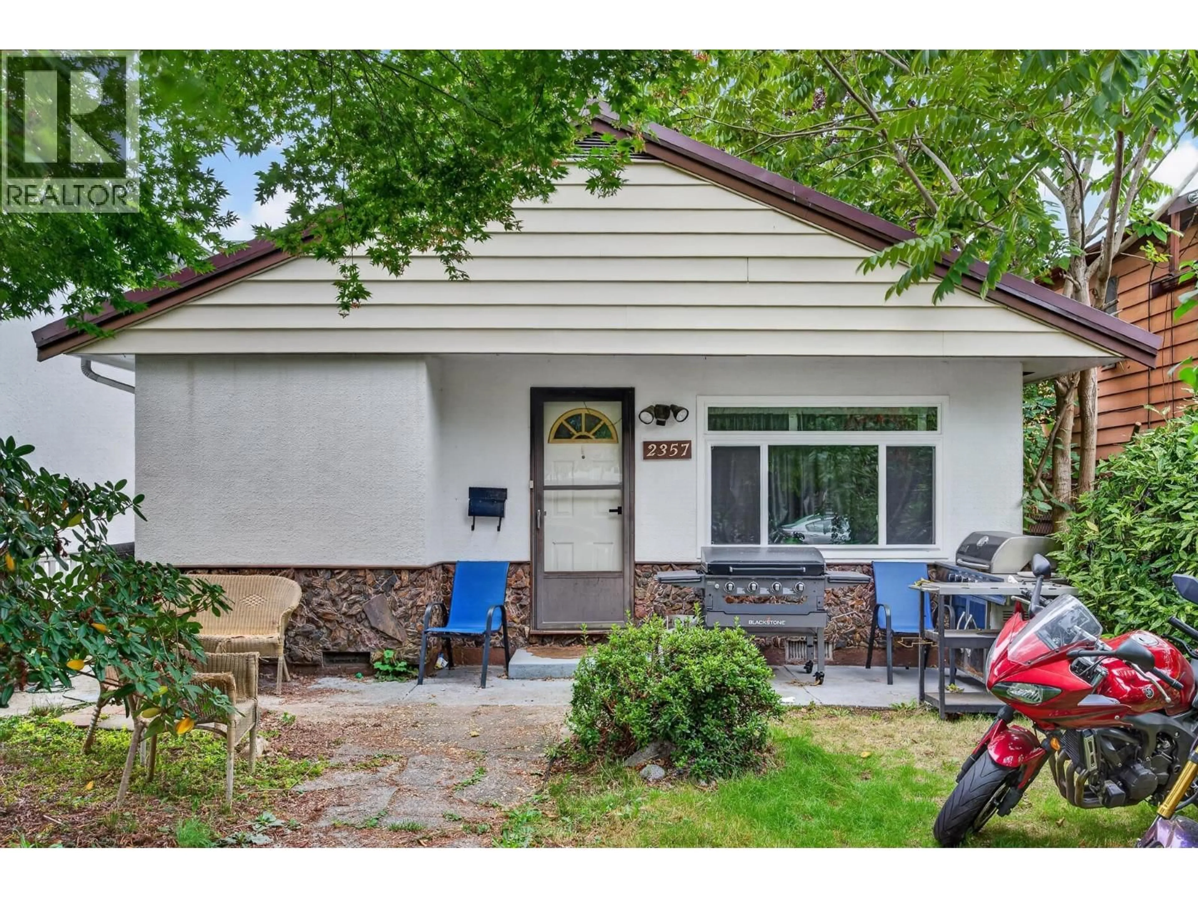 Home with vinyl exterior material, street for 2357 HAWTHORNE AVENUE, Port Coquitlam British Columbia V3C1X1