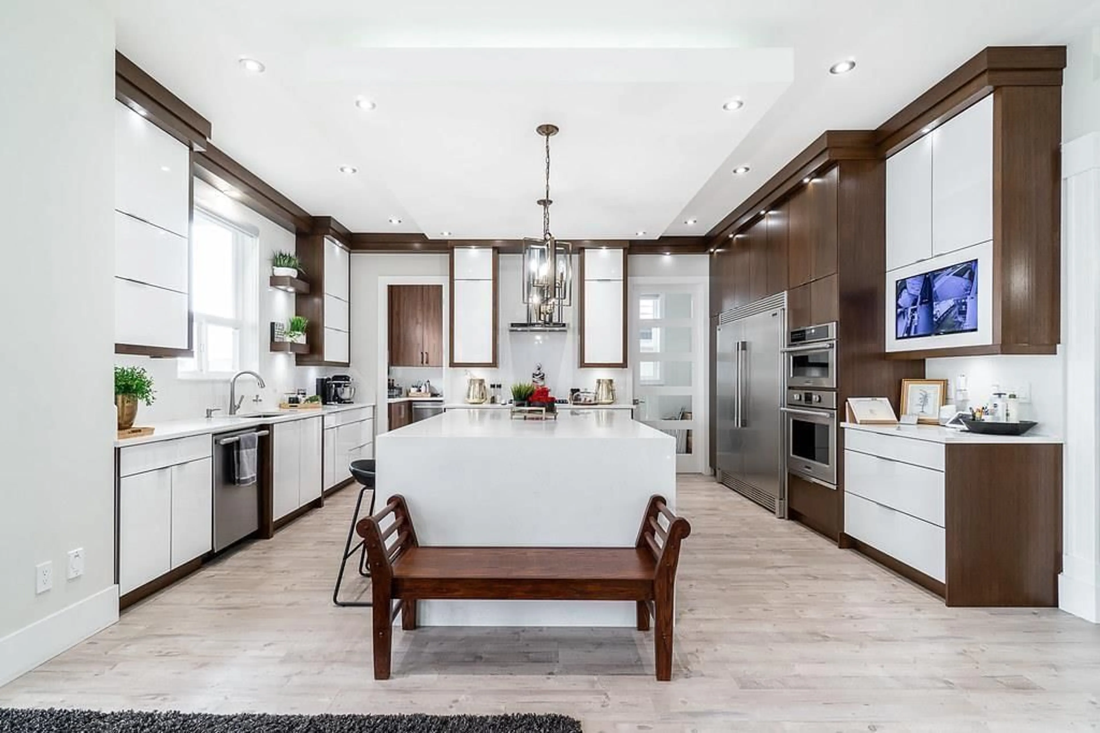 Contemporary kitchen, unknown for 15522 77 AVENUE, Surrey British Columbia V3S3P2