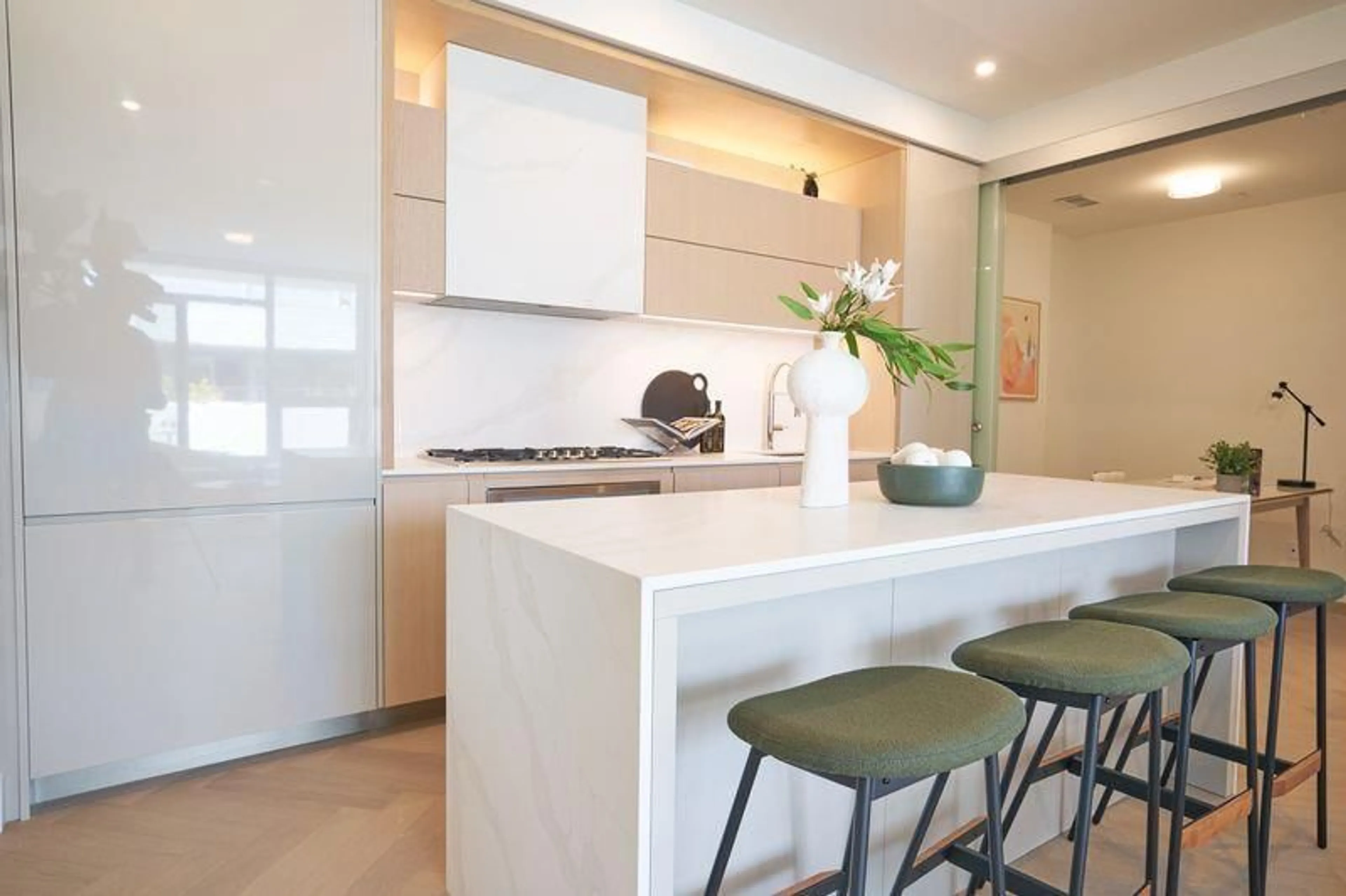Contemporary kitchen, ceramic/tile floor for 208 - 1342 JOHNSTON ROAD, White Rock British Columbia V4B0C7