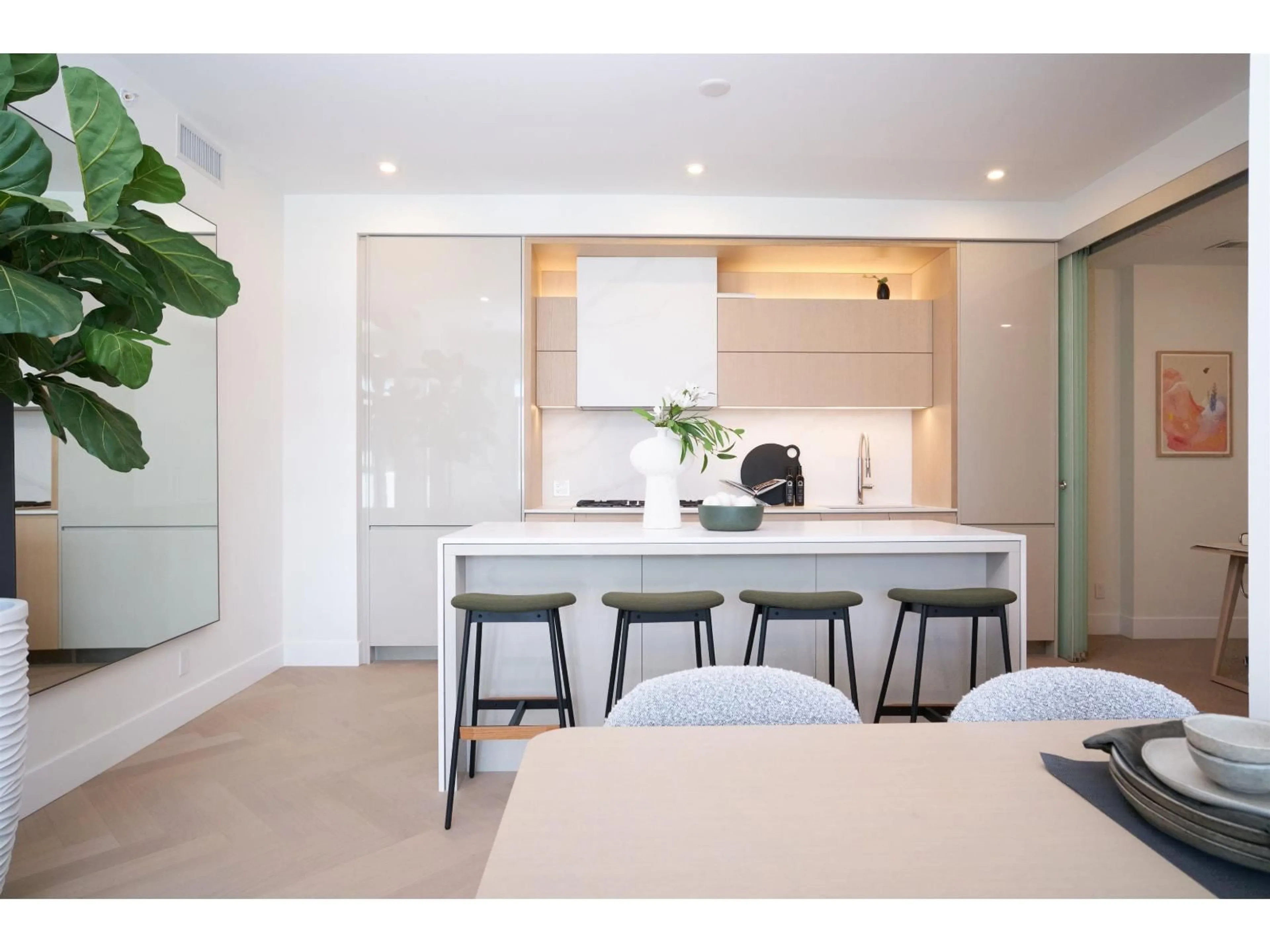 Contemporary kitchen, unknown for 208 - 1342 JOHNSTON ROAD, White Rock British Columbia V4B0C7
