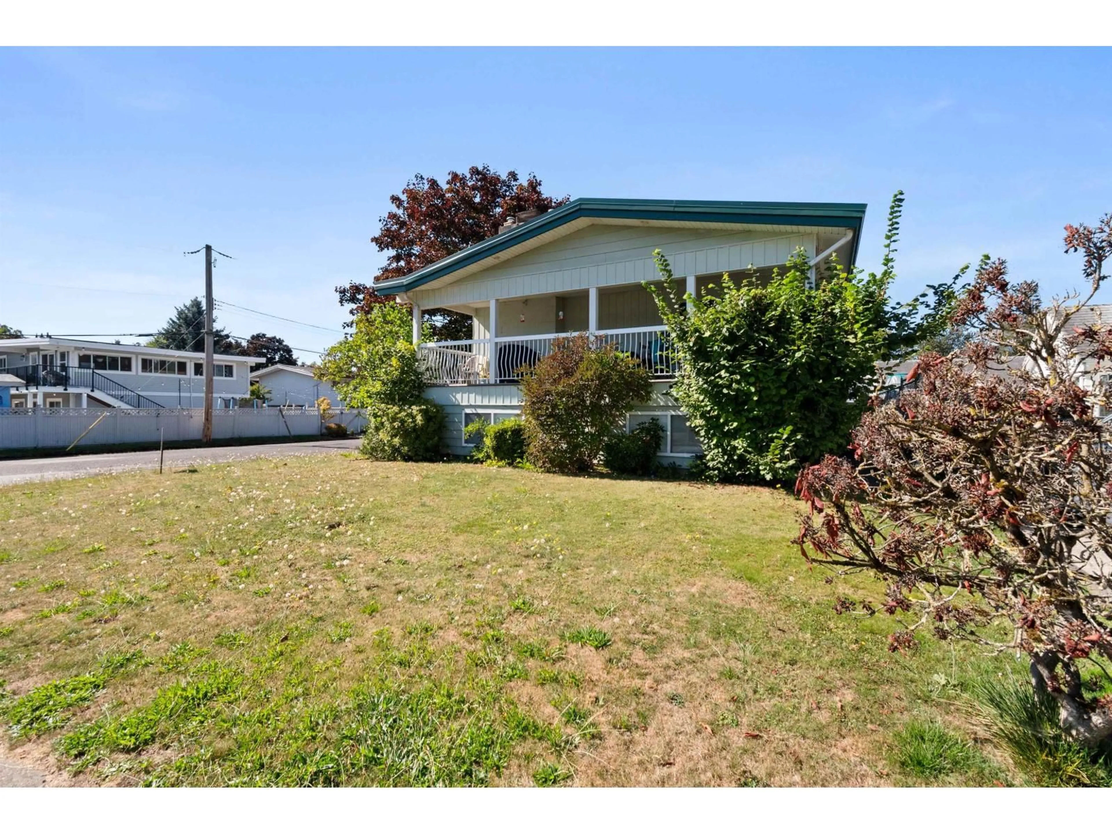 A pic from outside/outdoor area/front of a property/back of a property/a pic from drone, street for 45675 MARSHALL AVENUE, Chilliwack British Columbia V2P6N3