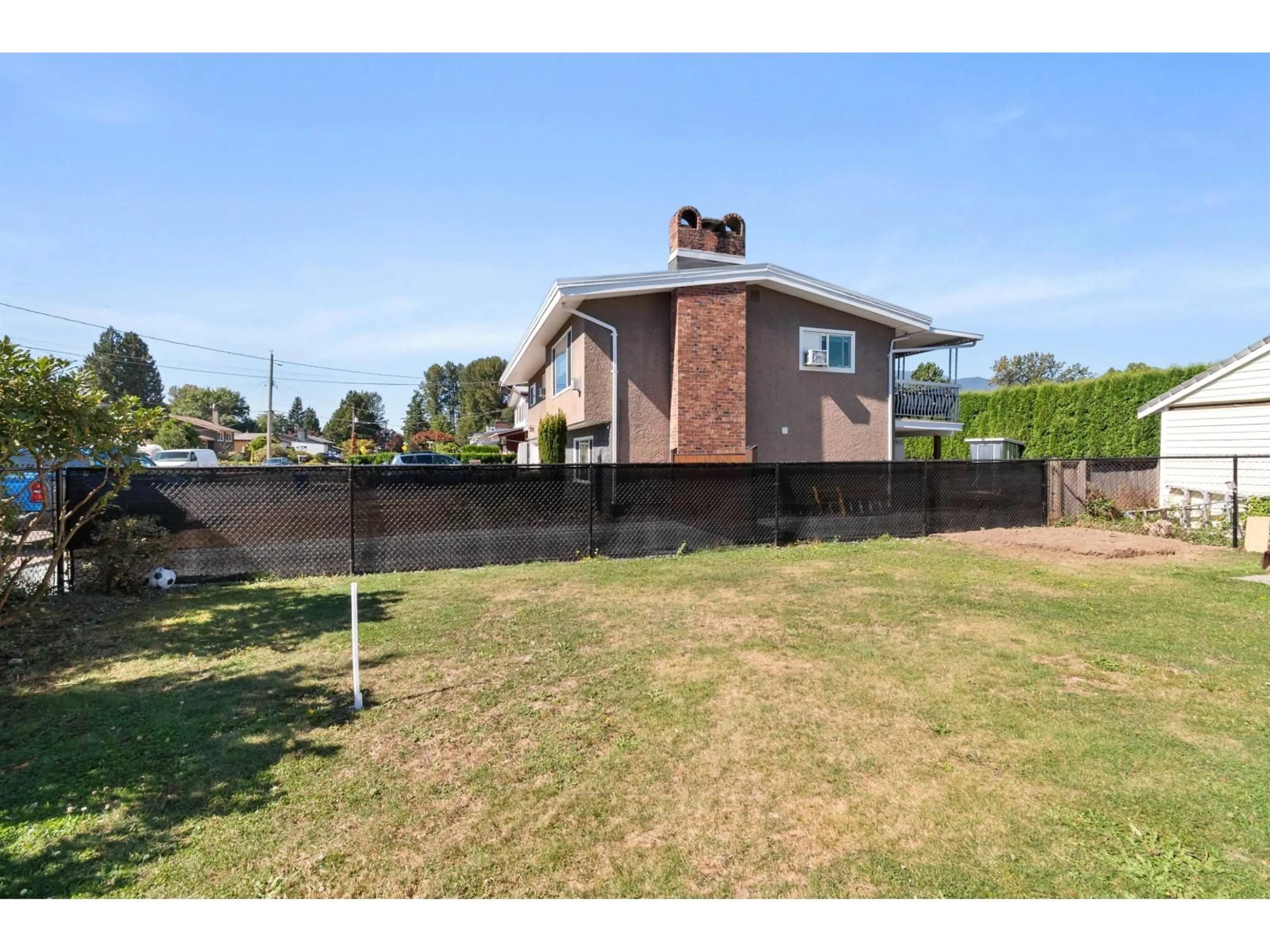 A pic from outside/outdoor area/front of a property/back of a property/a pic from drone, building for 45675 MARSHALL AVENUE, Chilliwack British Columbia V2P6N3