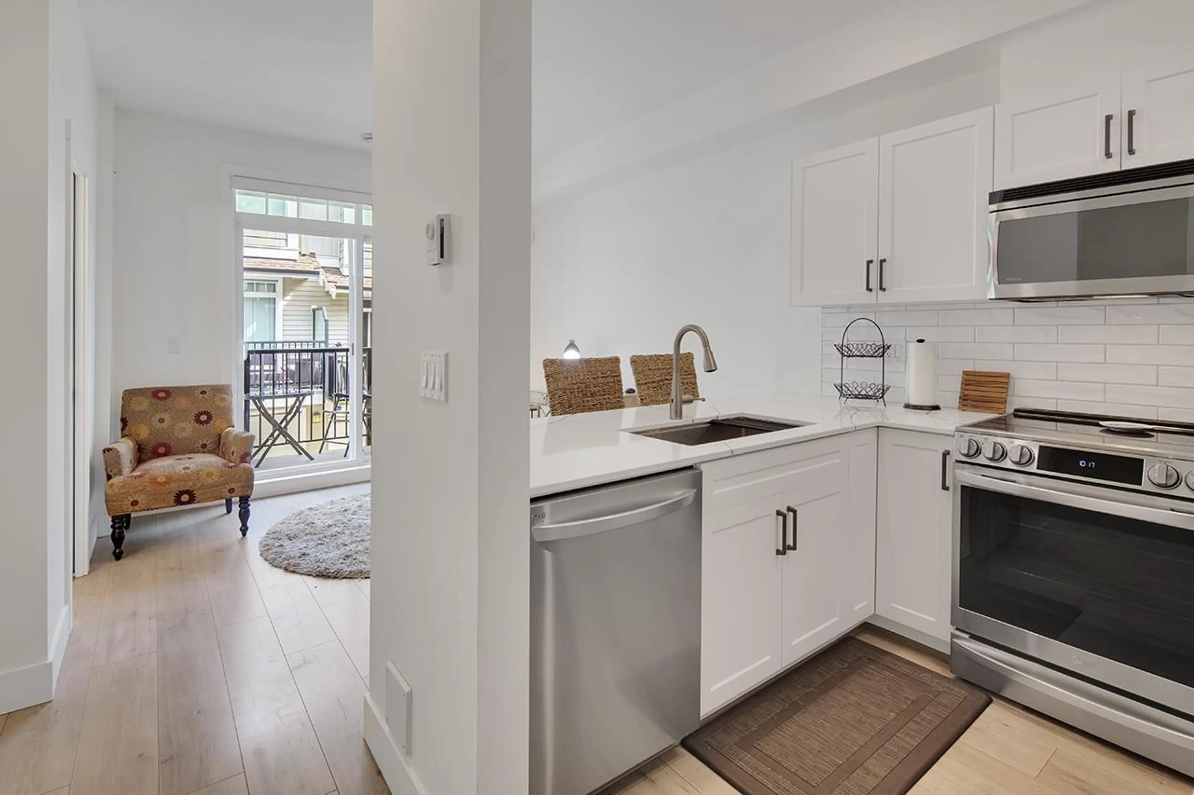 Open concept kitchen, unknown for 43 - 8277 161 STREET, Surrey British Columbia V4N0N3