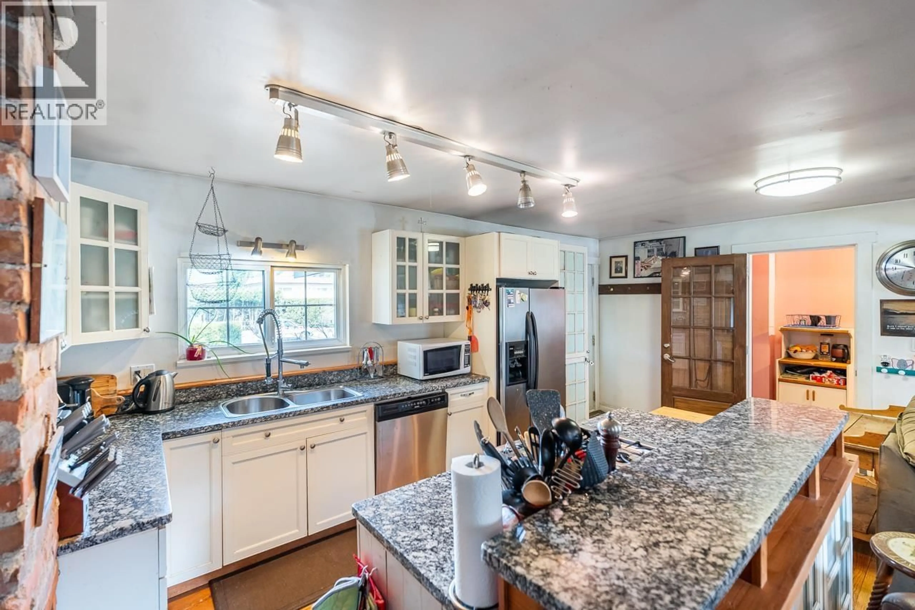 Open concept kitchen, unknown for 1052 COMO LAKE AVENUE, Coquitlam British Columbia V3J3N8