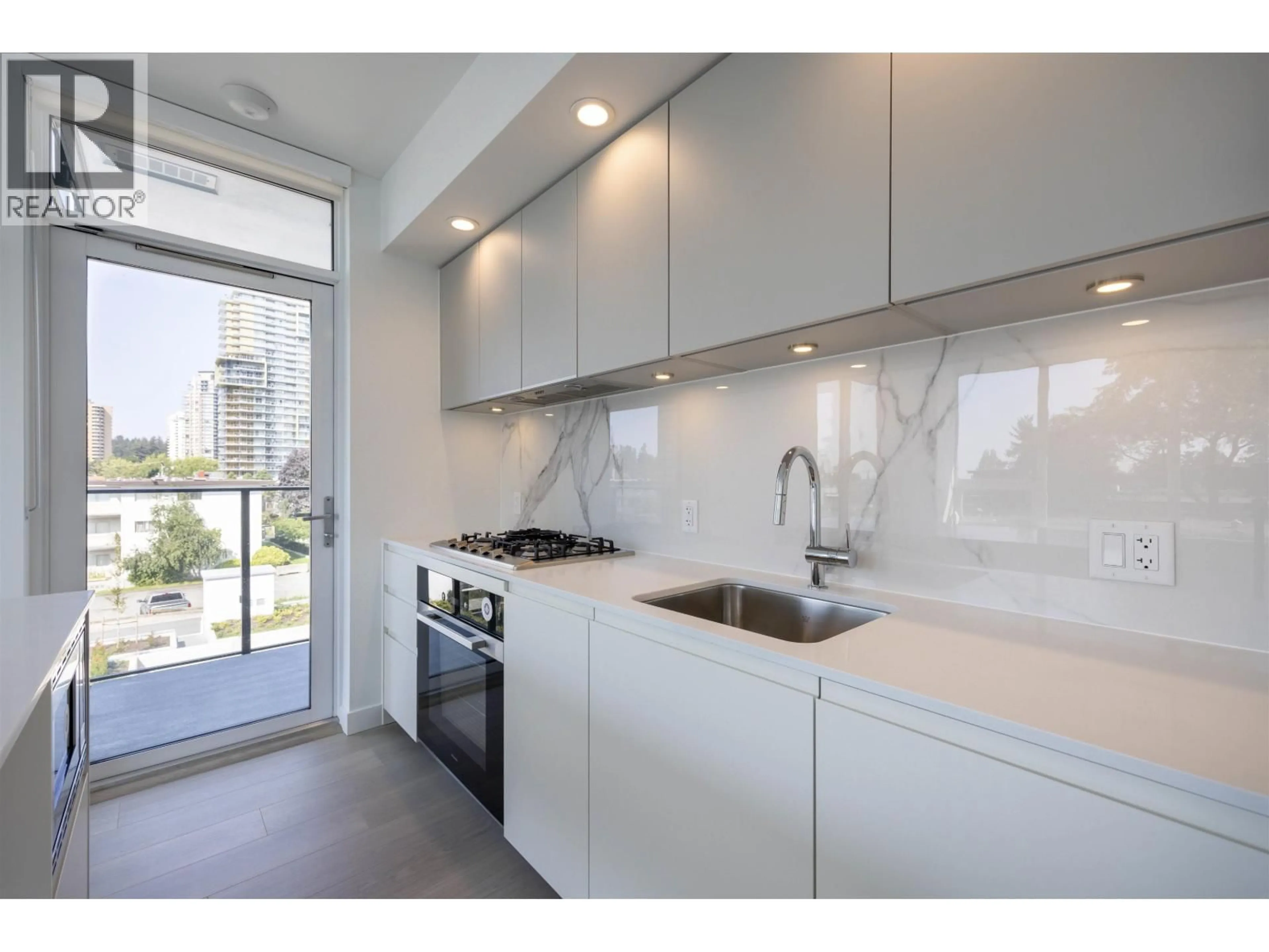Standard kitchen, ceramic/tile floor for 207 - 6537 TELFORD AVENUE, Burnaby British Columbia V5H0K9