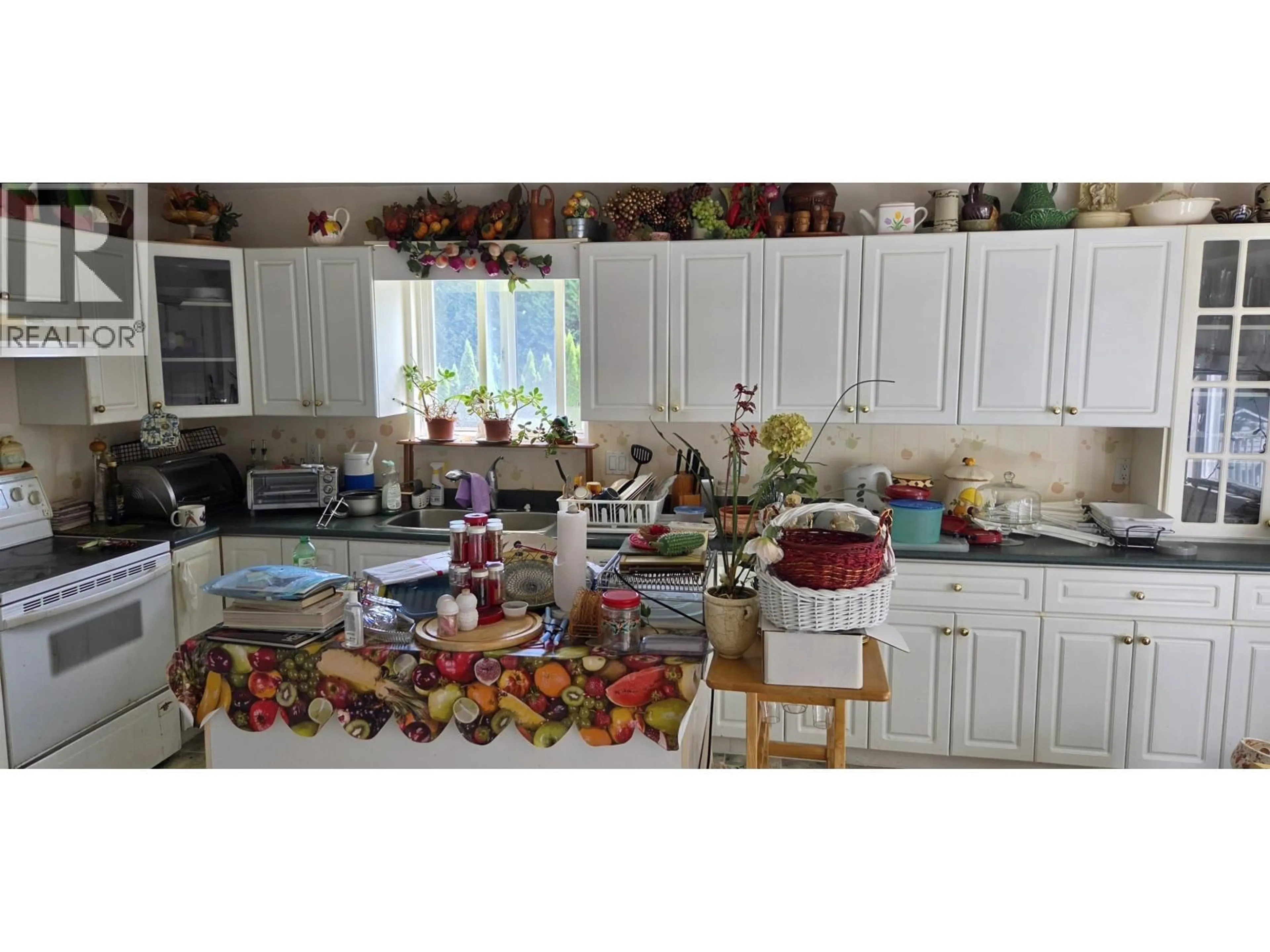 Open concept kitchen, ceramic/tile floor for 11805 240TH STREET, Maple Ridge British Columbia V4R1M7