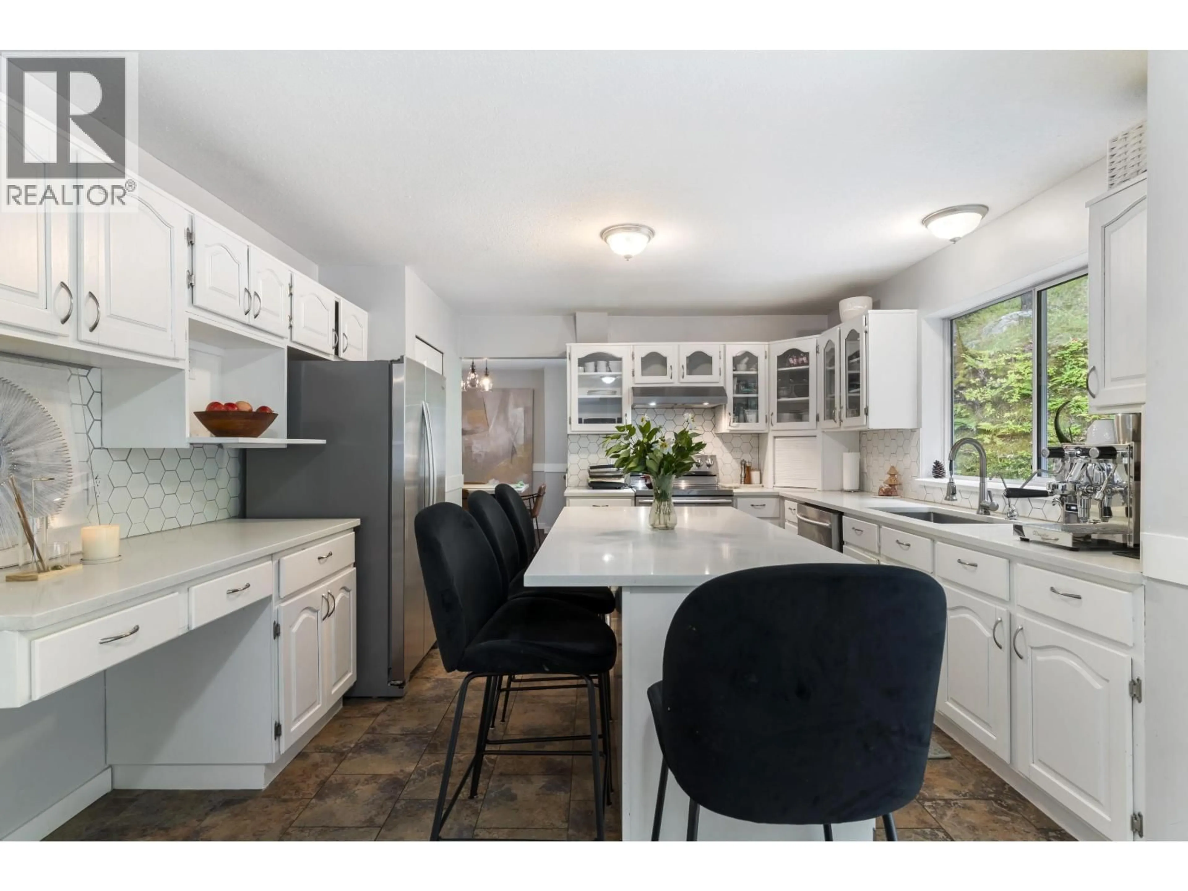 Open concept kitchen, ceramic/tile floor for 26280 GRANT AVENUE, Maple Ridge British Columbia V2W1H2