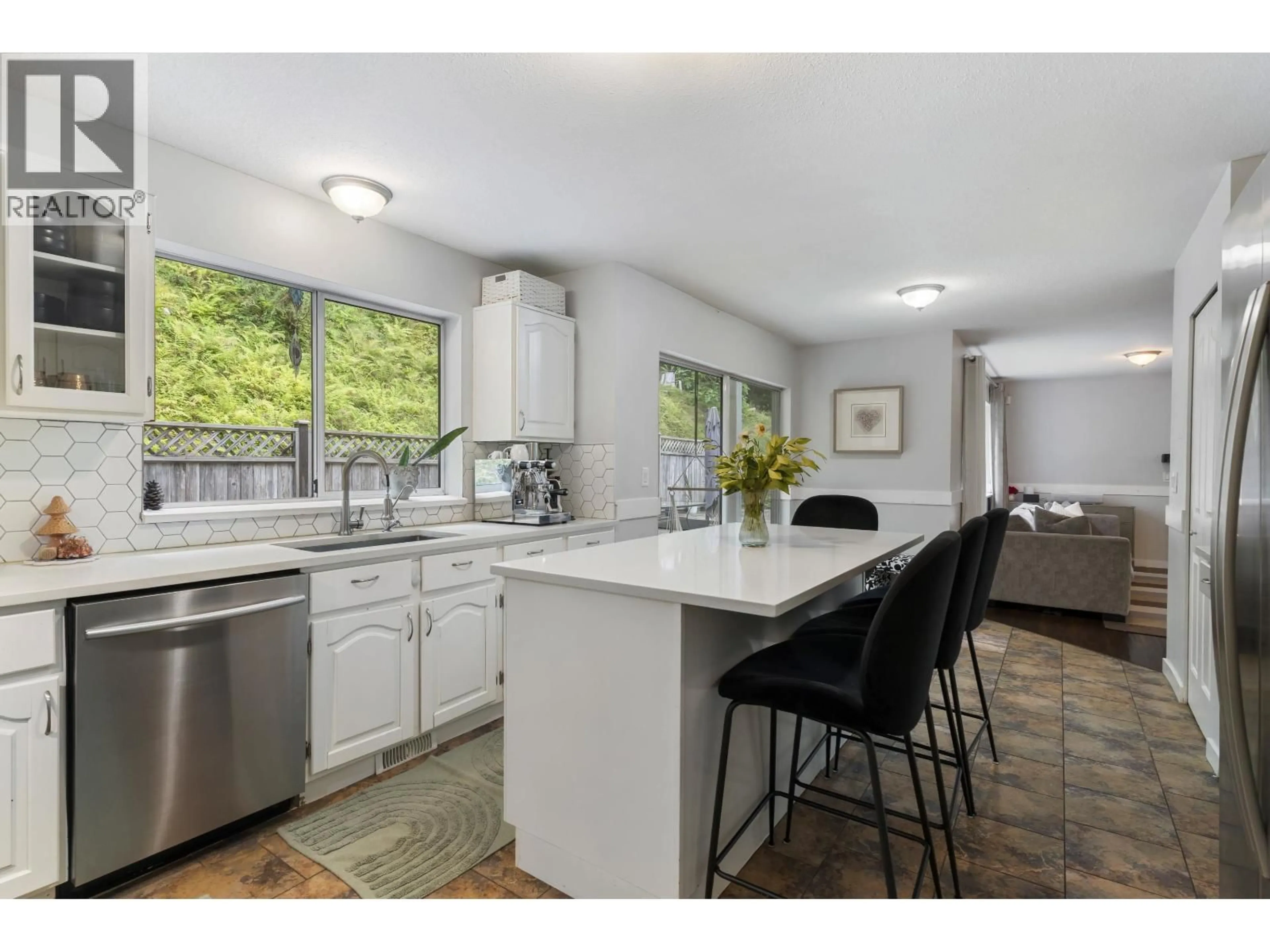 Open concept kitchen, ceramic/tile floor for 26280 GRANT AVENUE, Maple Ridge British Columbia V2W1H2