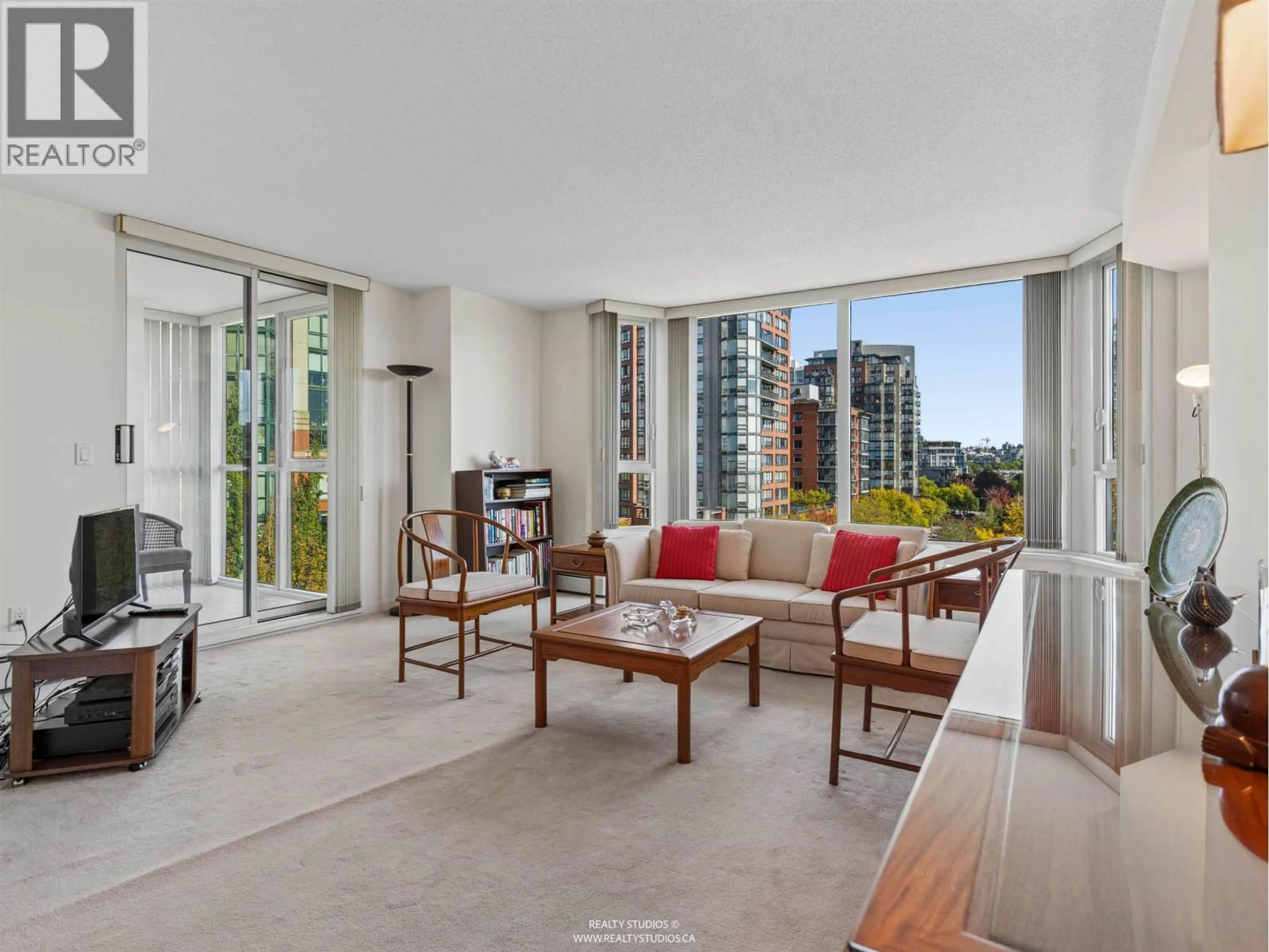 Living room with furniture, unknown for 705 - 388 DRAKE ST, Vancouver British Columbia V6B6A8