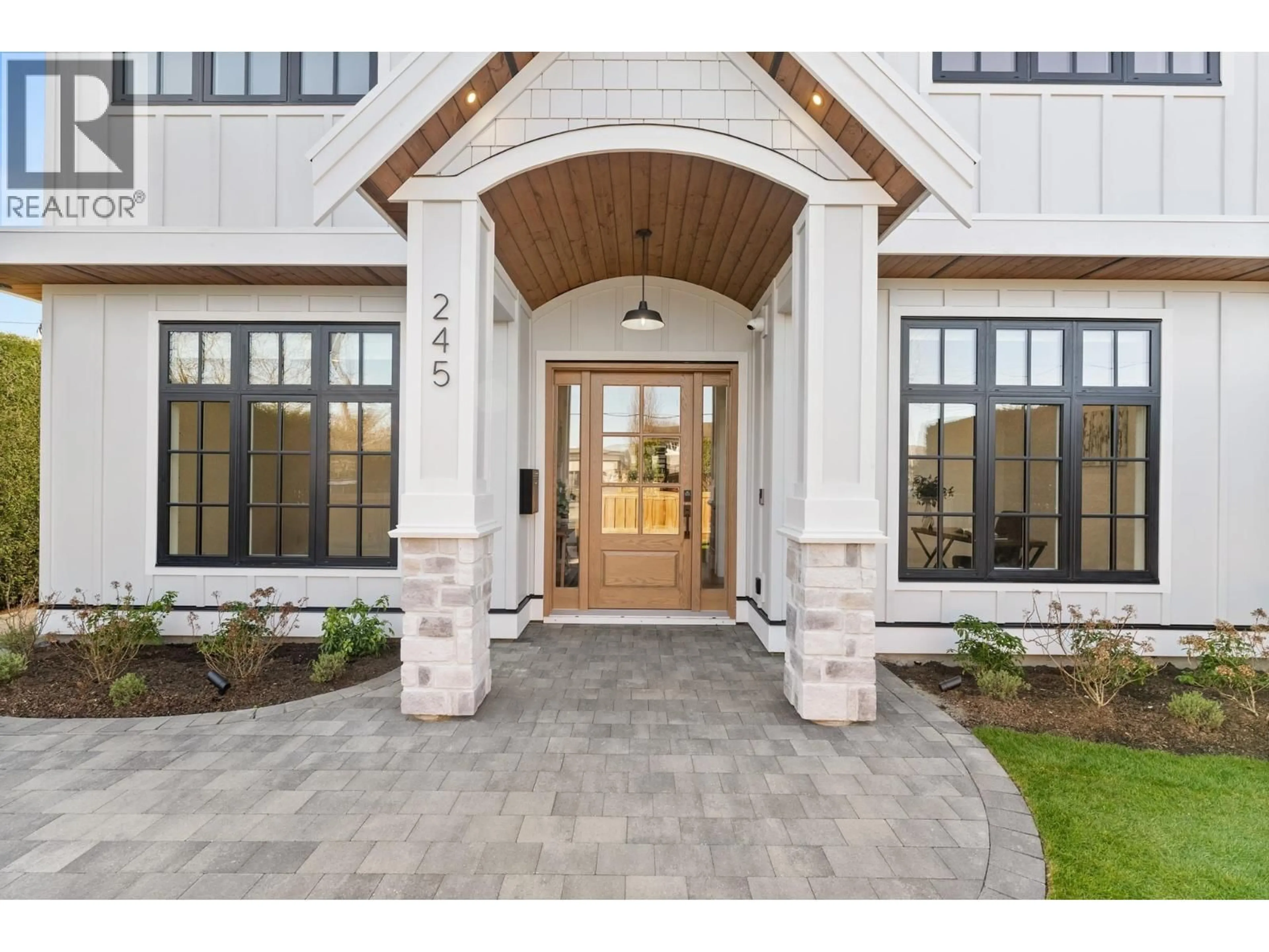 Indoor entryway for 245 66 STREET, Delta British Columbia V4L1M7