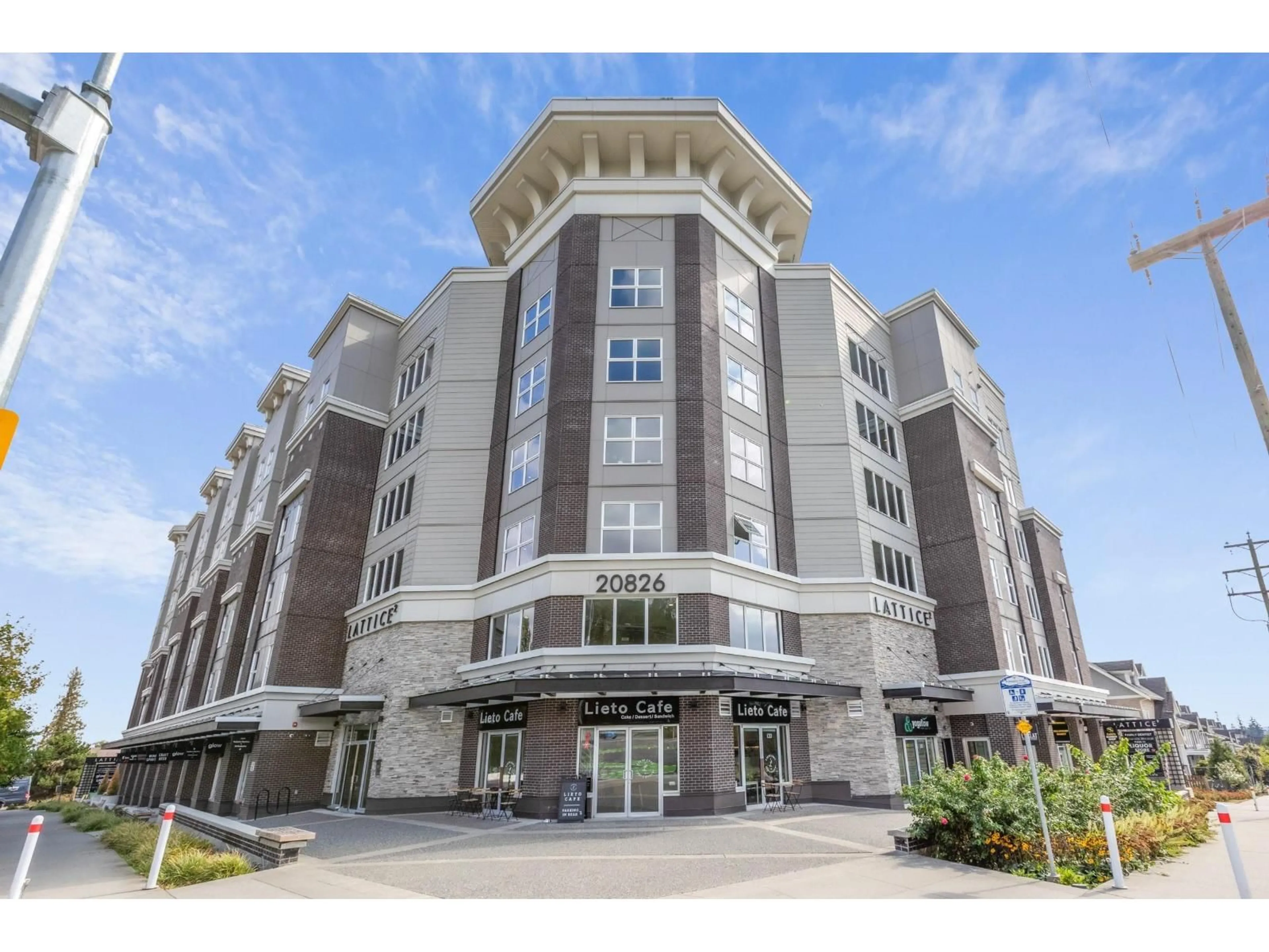 Indoor foyer for 502 - 20826 72 AVENUE, Langley British Columbia V2Y1T6