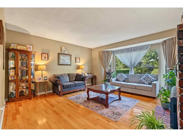 15676 97A AVENUE, Surrey 4