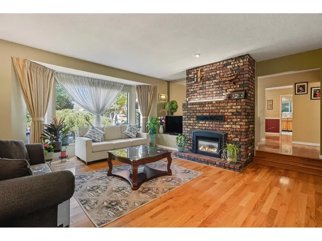 15676 97A AVENUE, Surrey 5