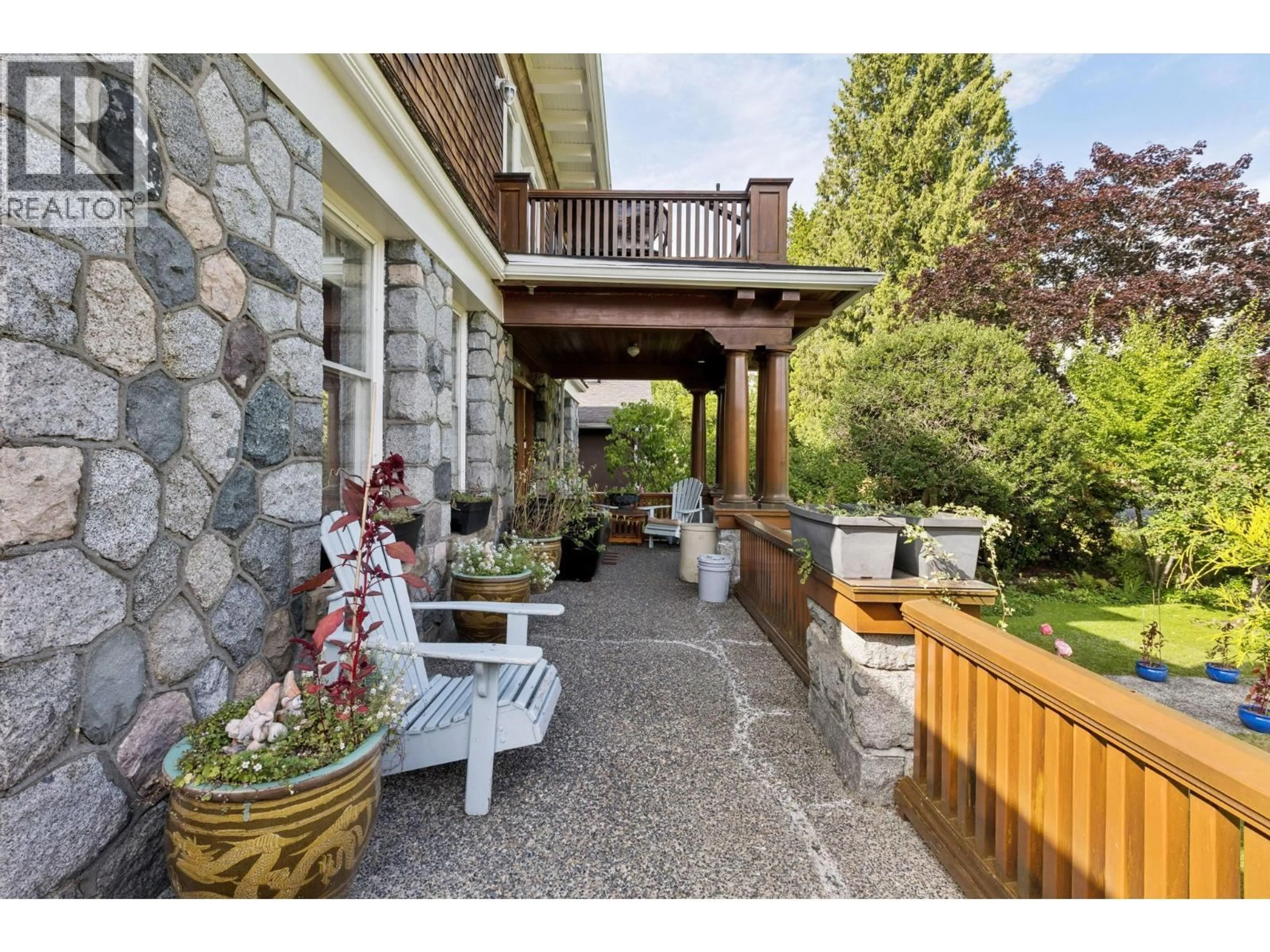 Patio, unknown for 1617 GRAND BOULEVARD, North Vancouver British Columbia V7L3Y2