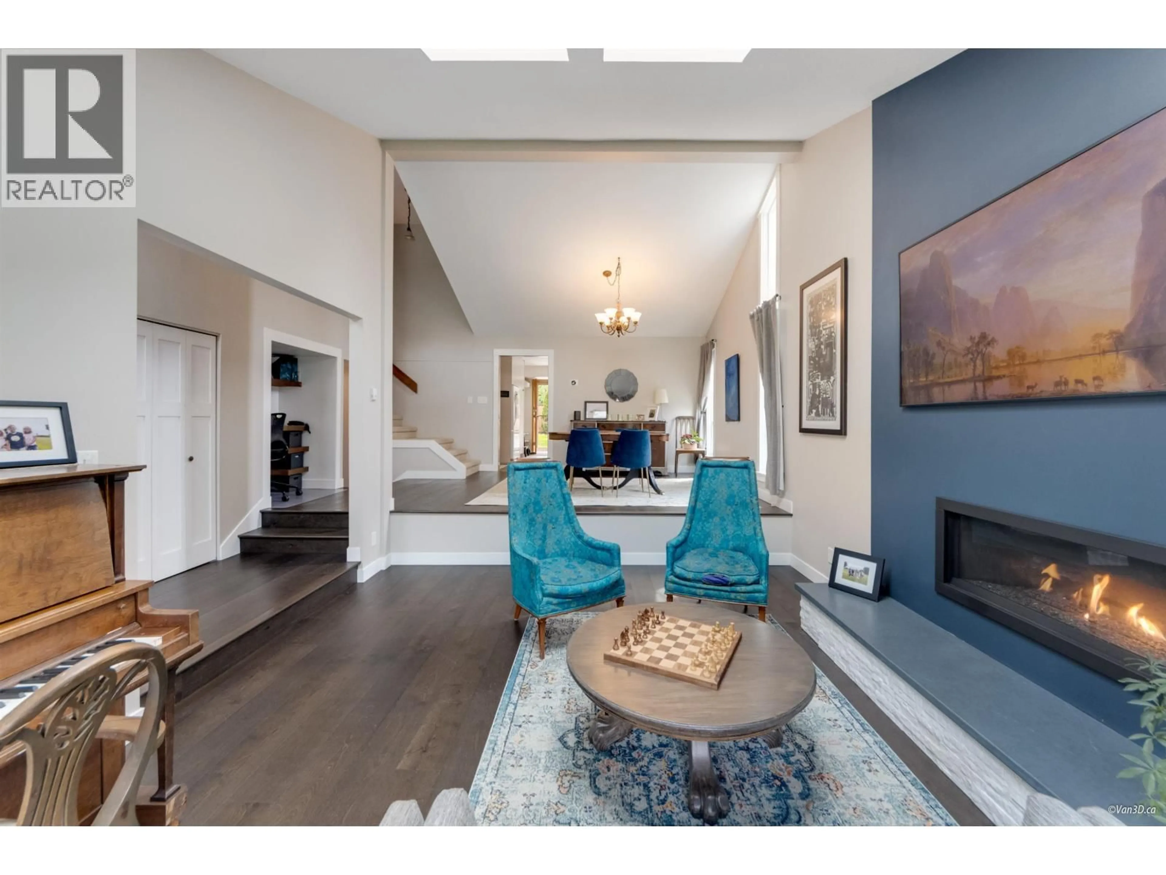 Living room with furniture, unknown for 38582 WESTWAY AVENUE, Squamish British Columbia V8B0L6