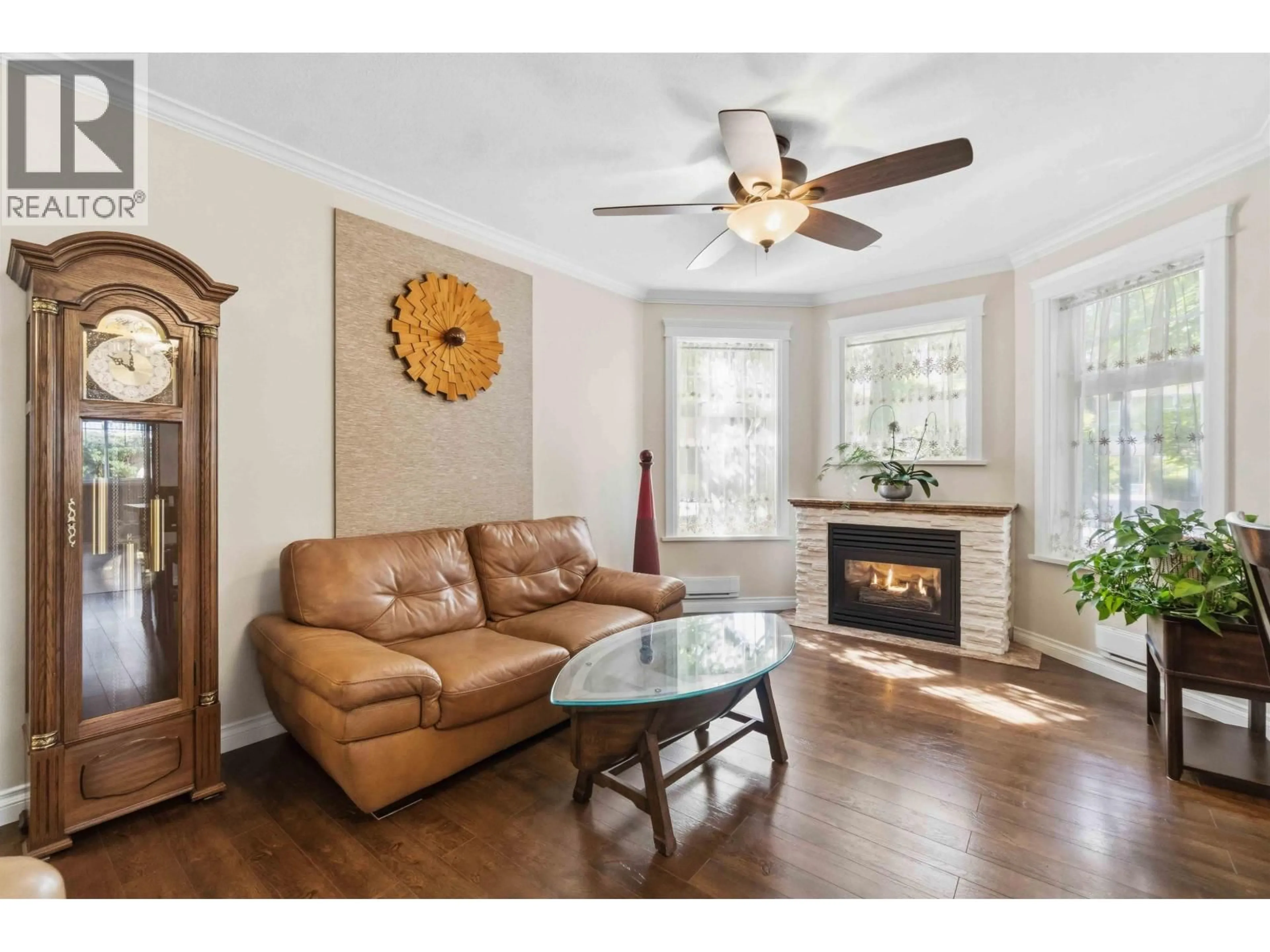 Living room with furniture, wood/laminate floor for G01 - 3085 PRIMROSE LANE, Coquitlam British Columbia V3B7S3