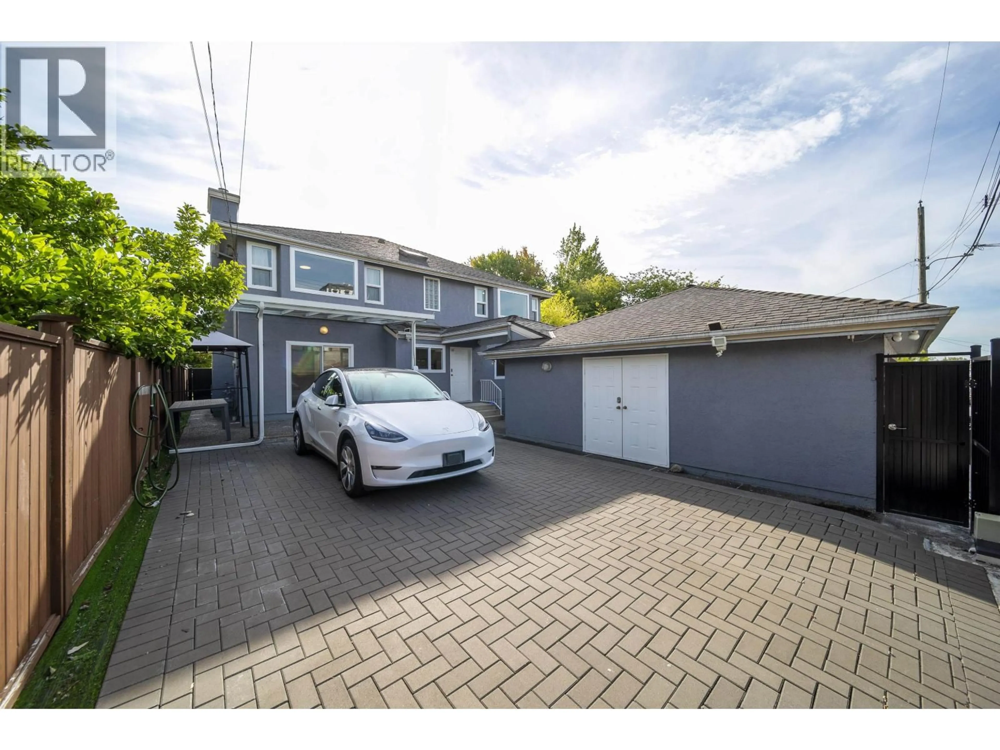 A pic from outside/outdoor area/front of a property/back of a property/a pic from drone, street for 5483 COLUMBIA STREET, Vancouver British Columbia V5Y3H4