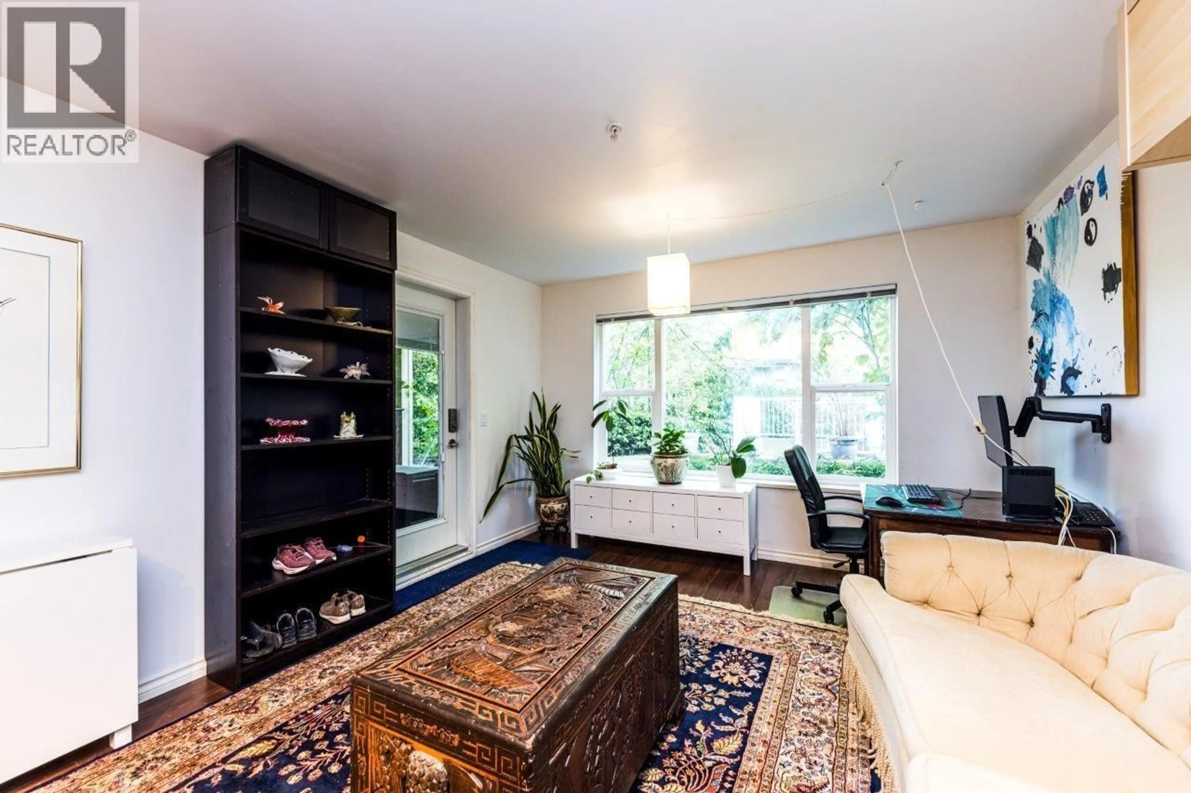 Living room with furniture, unknown for 104 - 5281 OAKMOUNT CRESCENT, Burnaby British Columbia V5H4S7